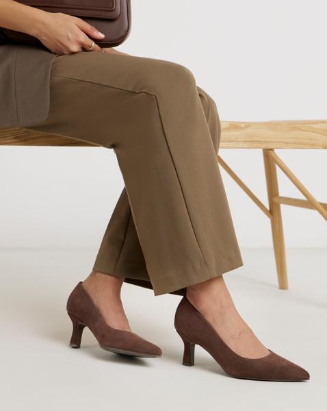 Pointed Toe Kitten Heel Shoe Wide