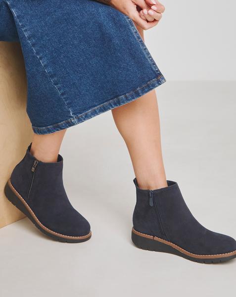 Heavenly Soles Erin Classic Low Wedge Chelsea Boots - Extra Wide Fit (EEE) - Image