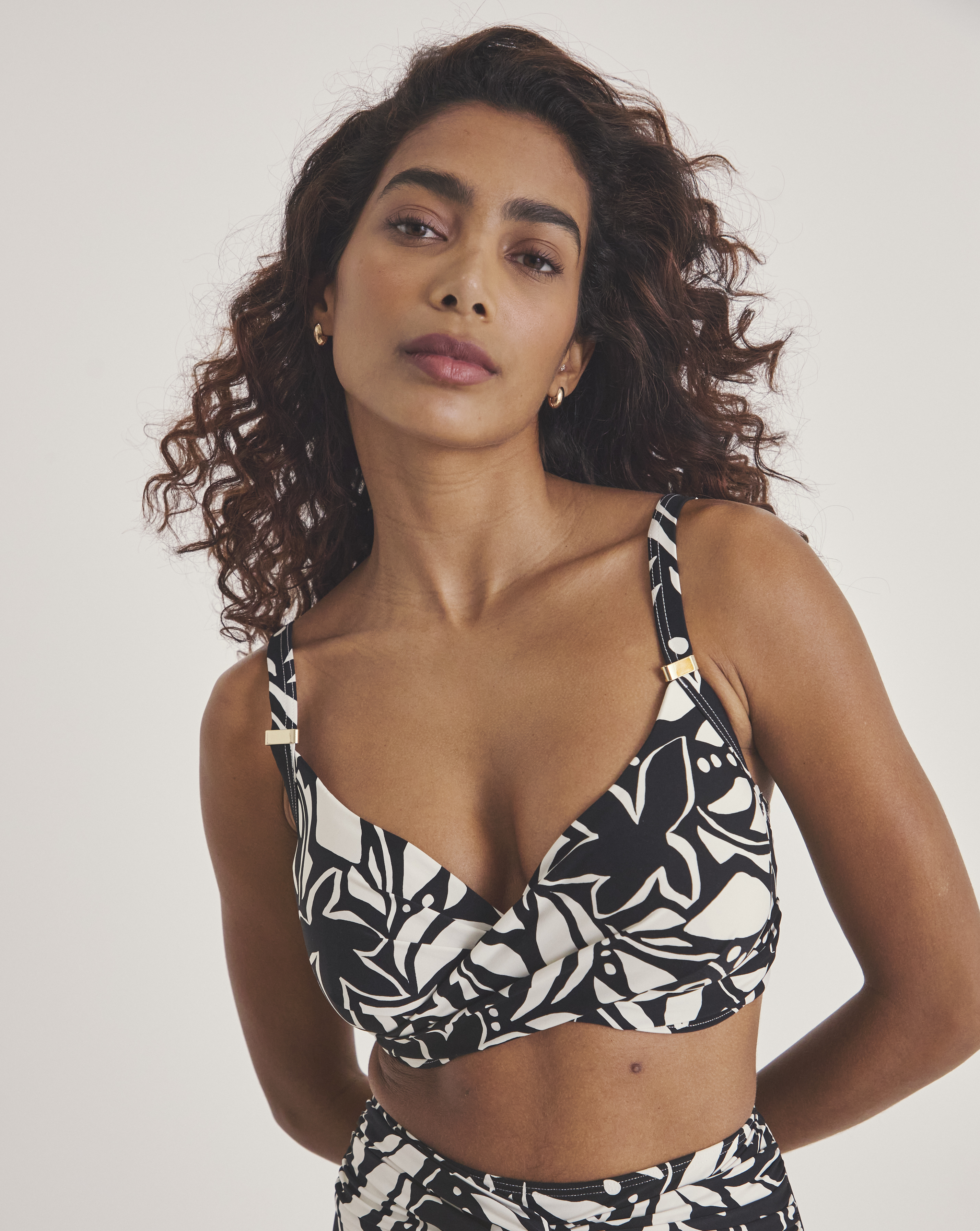 Twist Front Underwired Bikini Top