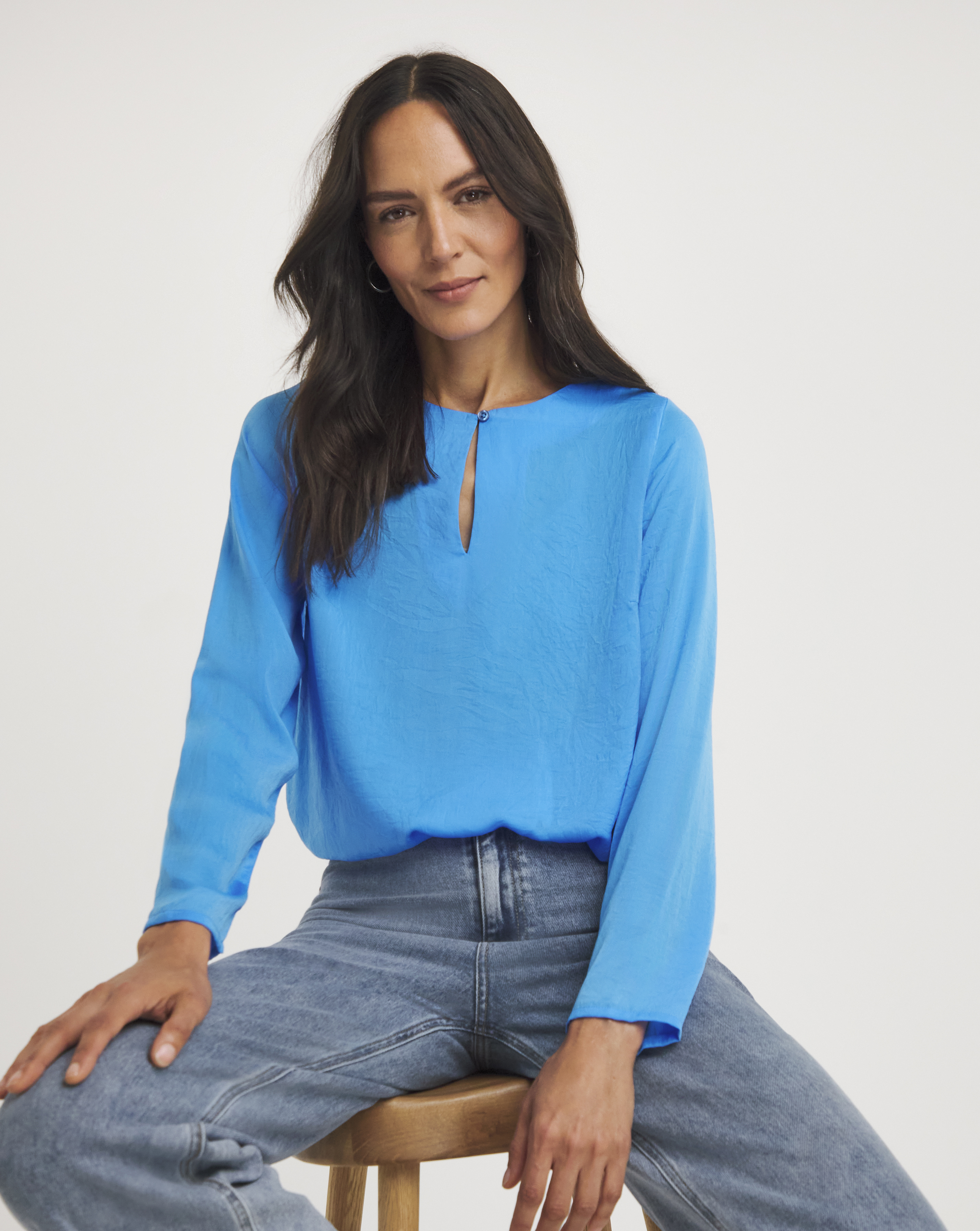 Hammered Satin Keyhole Shell Top