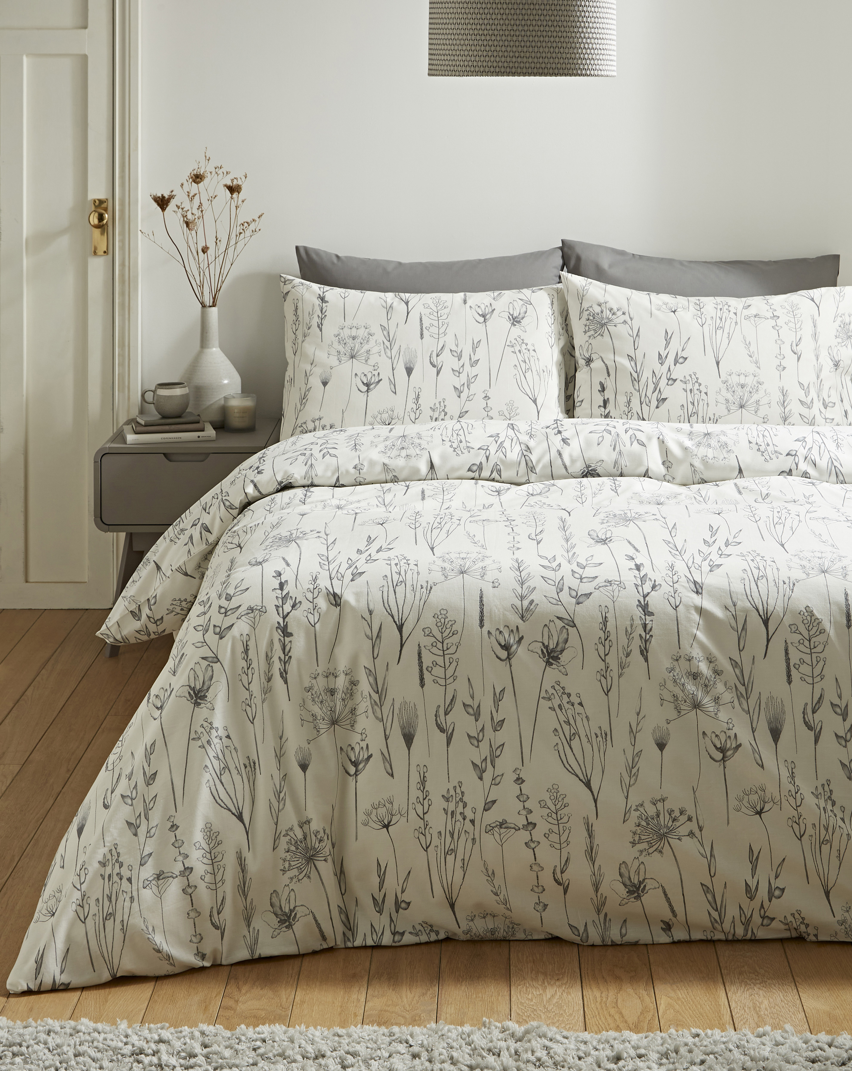 Image of JD Williams Winter Flora Duvet Set White/Grey - JD Williams - Size: SINGLE White/Grey SINGLE AA00101