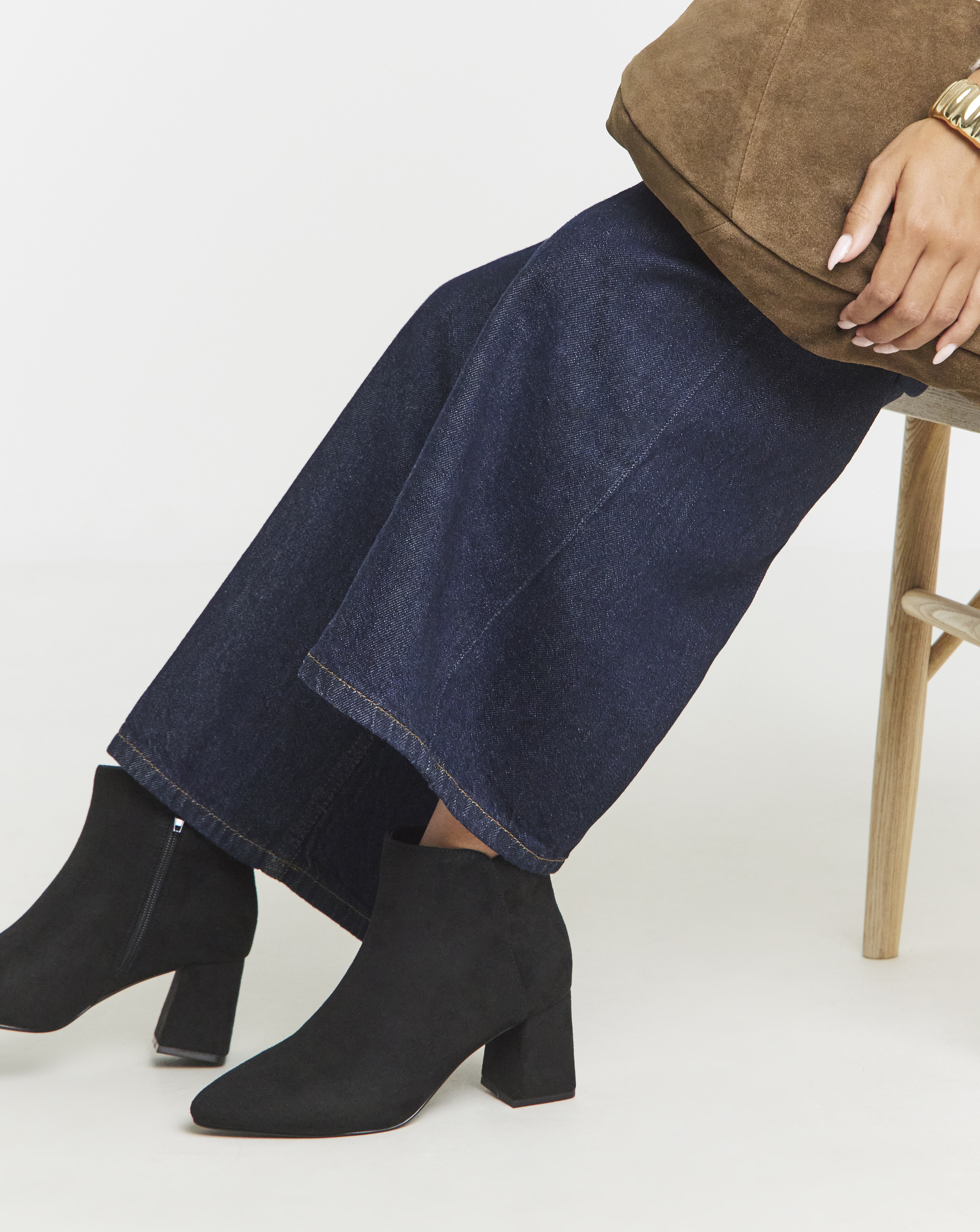 Point Ankle Boot Block Heel Ex Wide