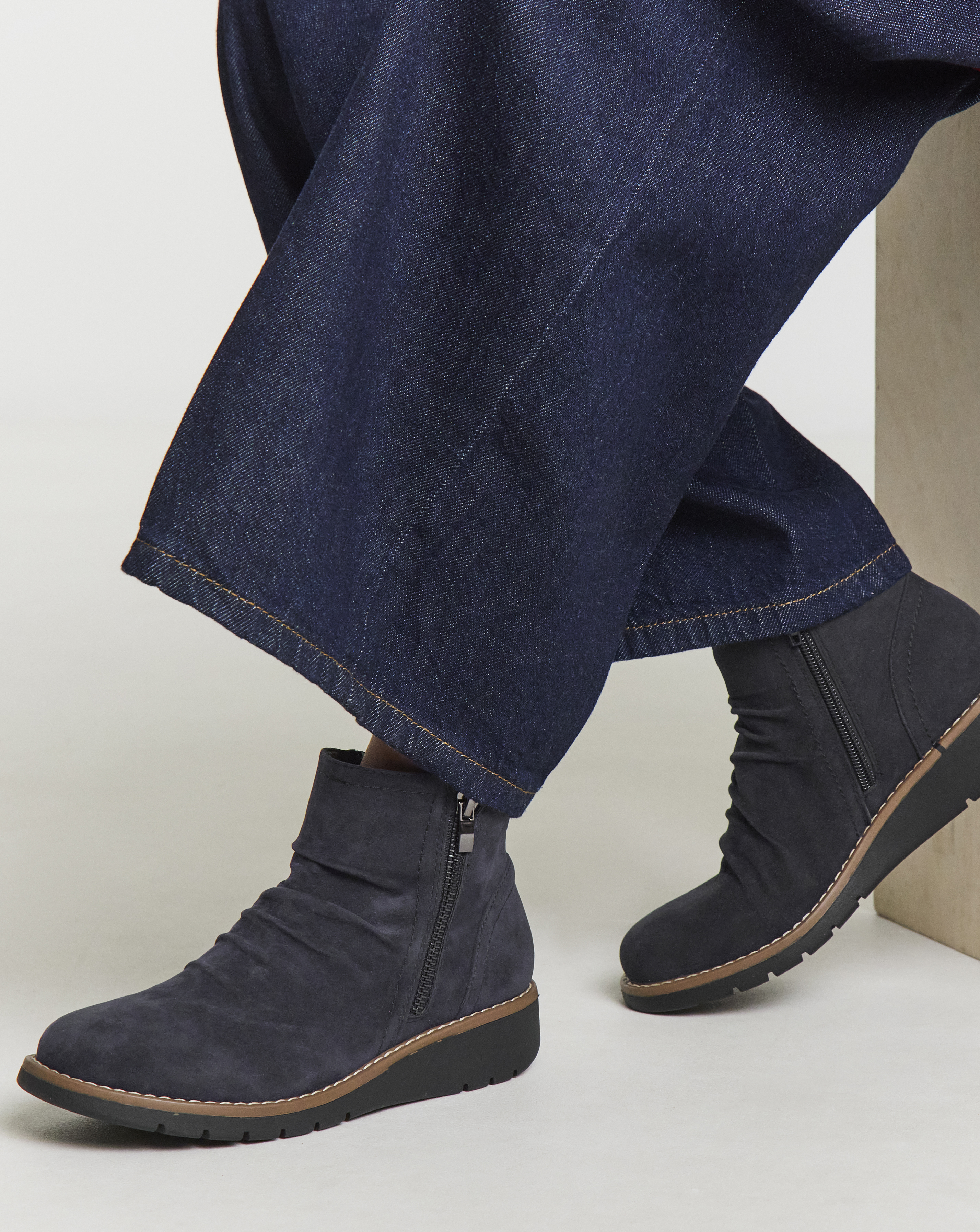 Low Wedge Boot With Zip Ex Wide