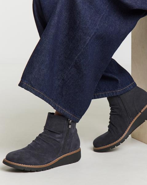 Low Wedge Boot With Zip Ex Wide