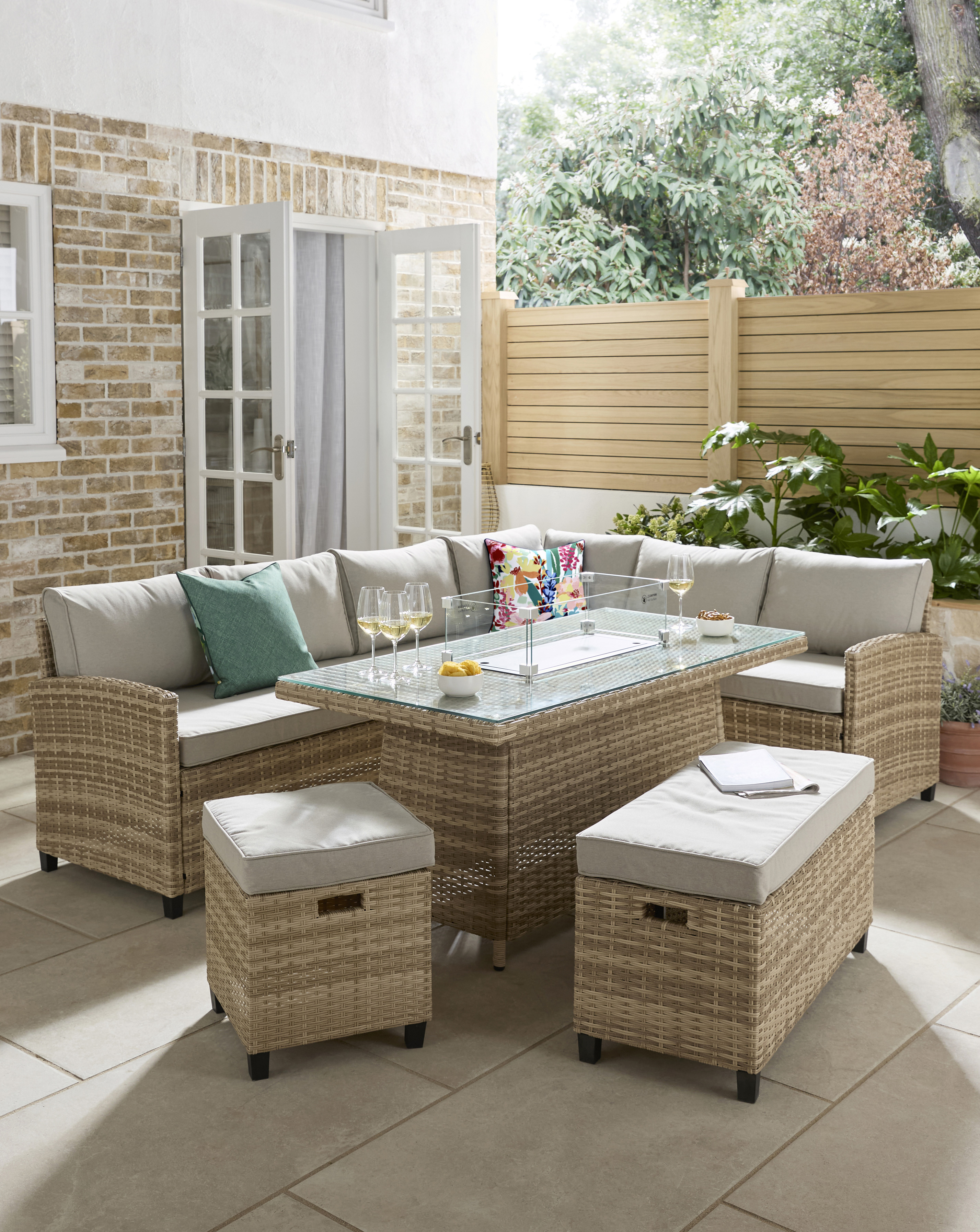 Valencia Dining Set With Firepit Table