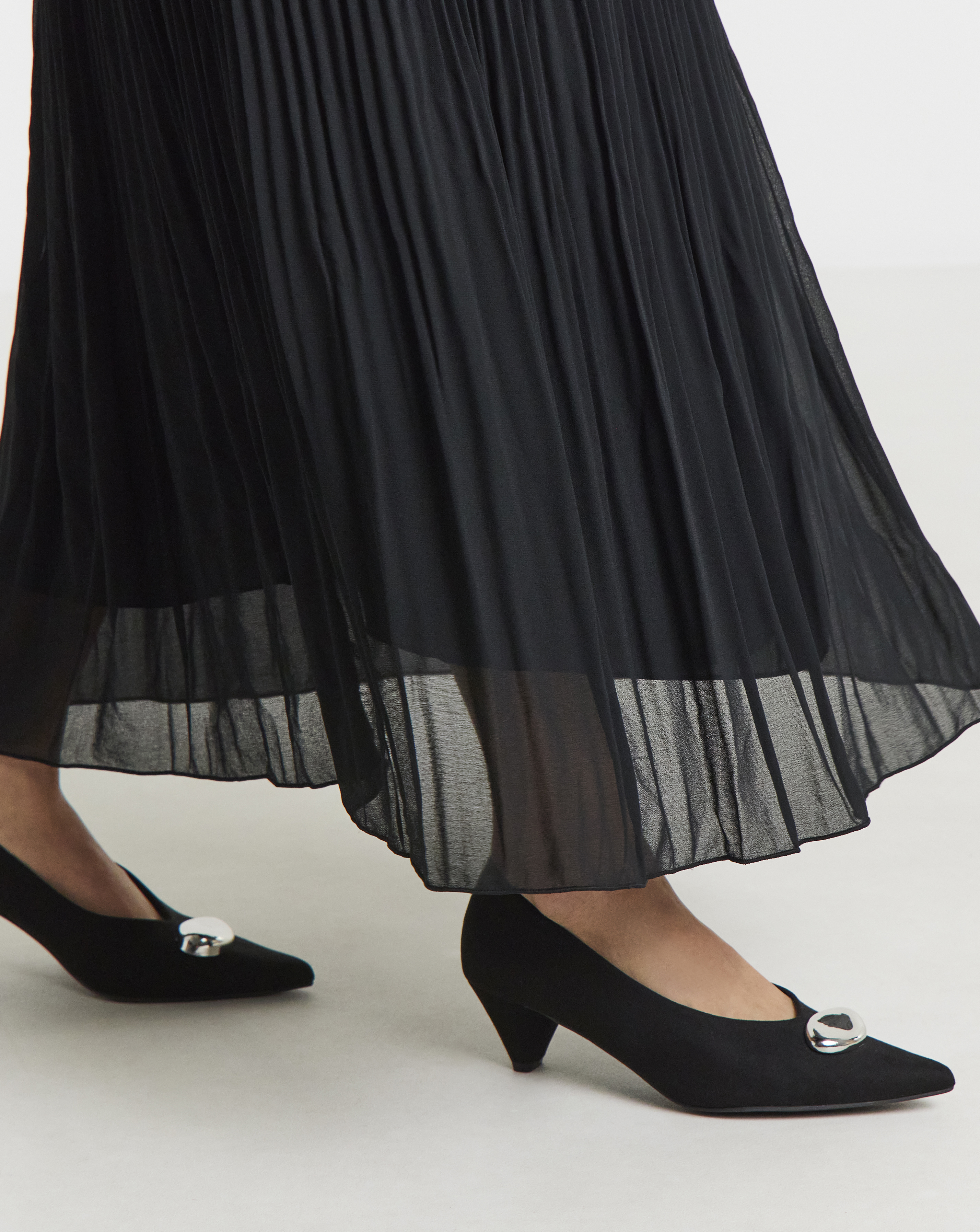 High Cut Court Shoe Trim Wide