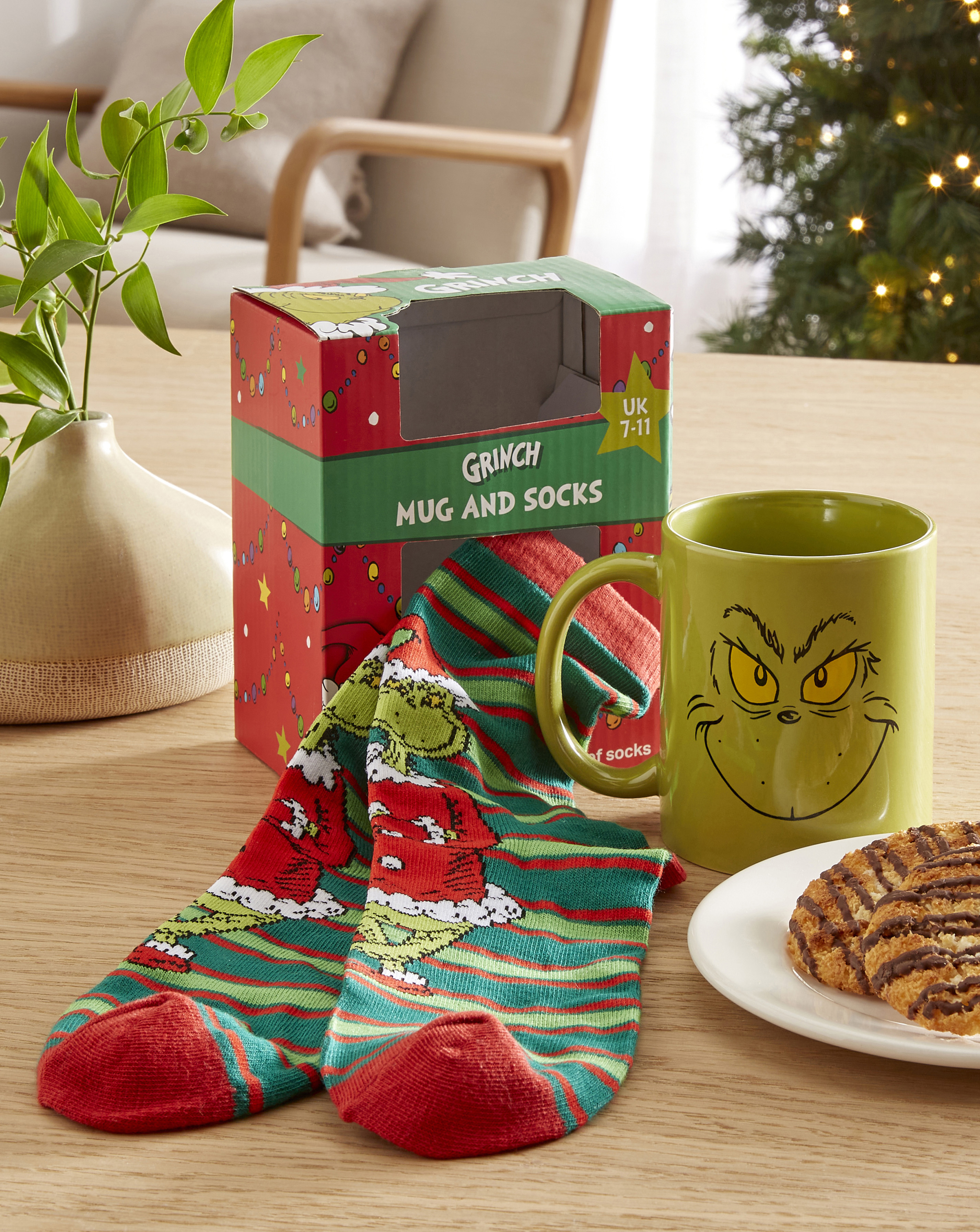 Fizz Creations Grinch Mug and Socks Gift Set - Image 5