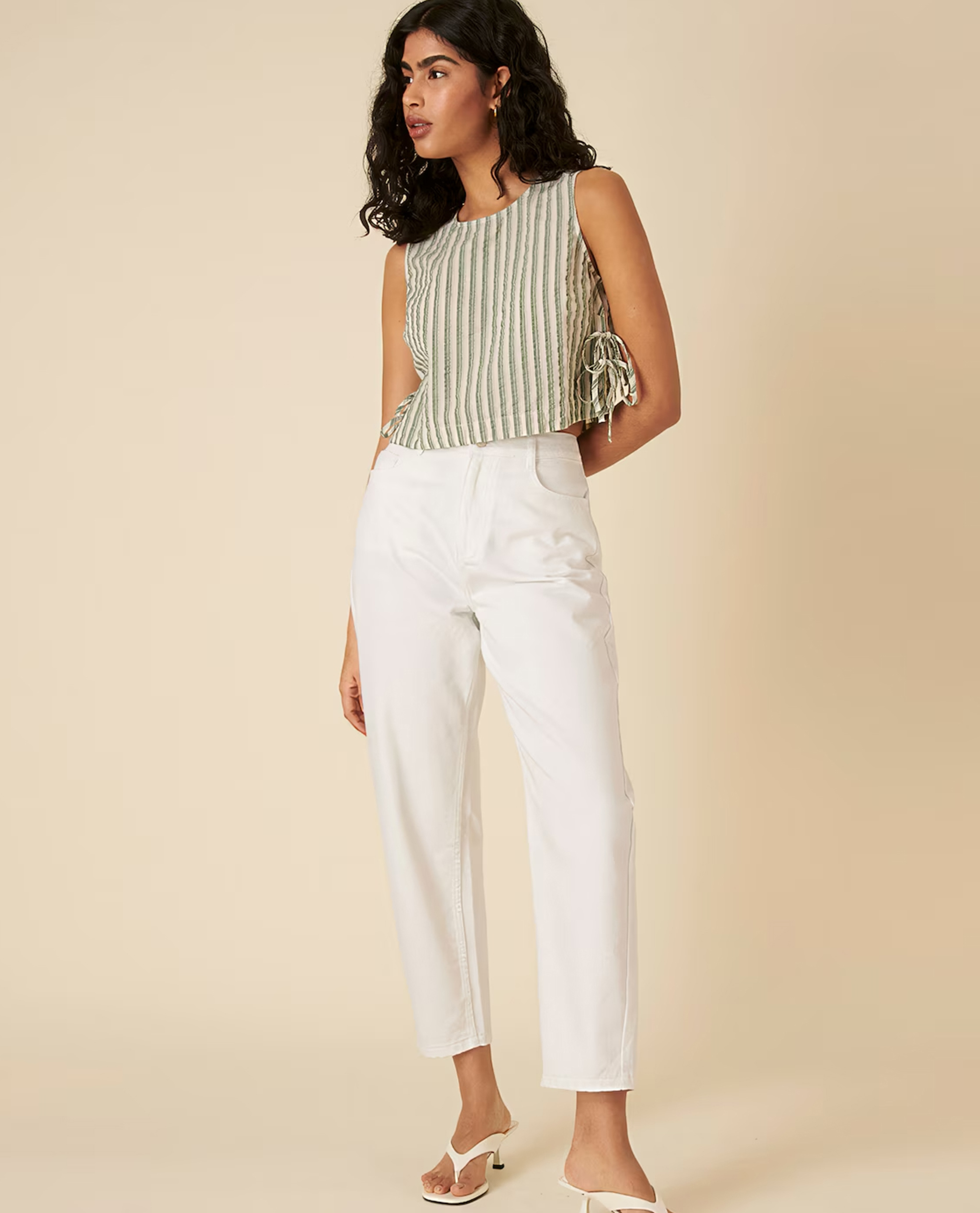 What to Wear with High-Waisted Jeans