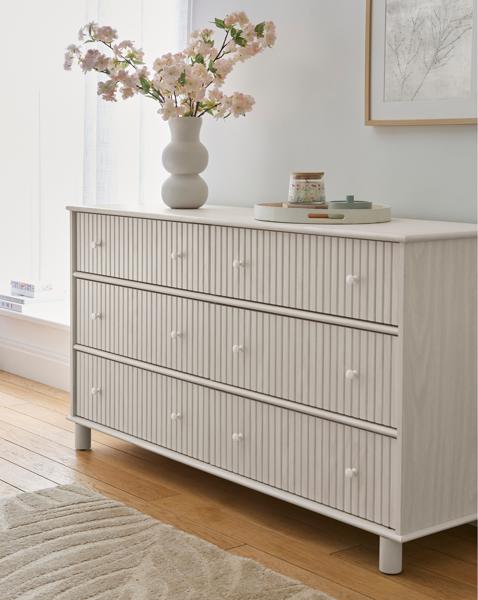 Julipa Latimer Lrg Chest Drawers