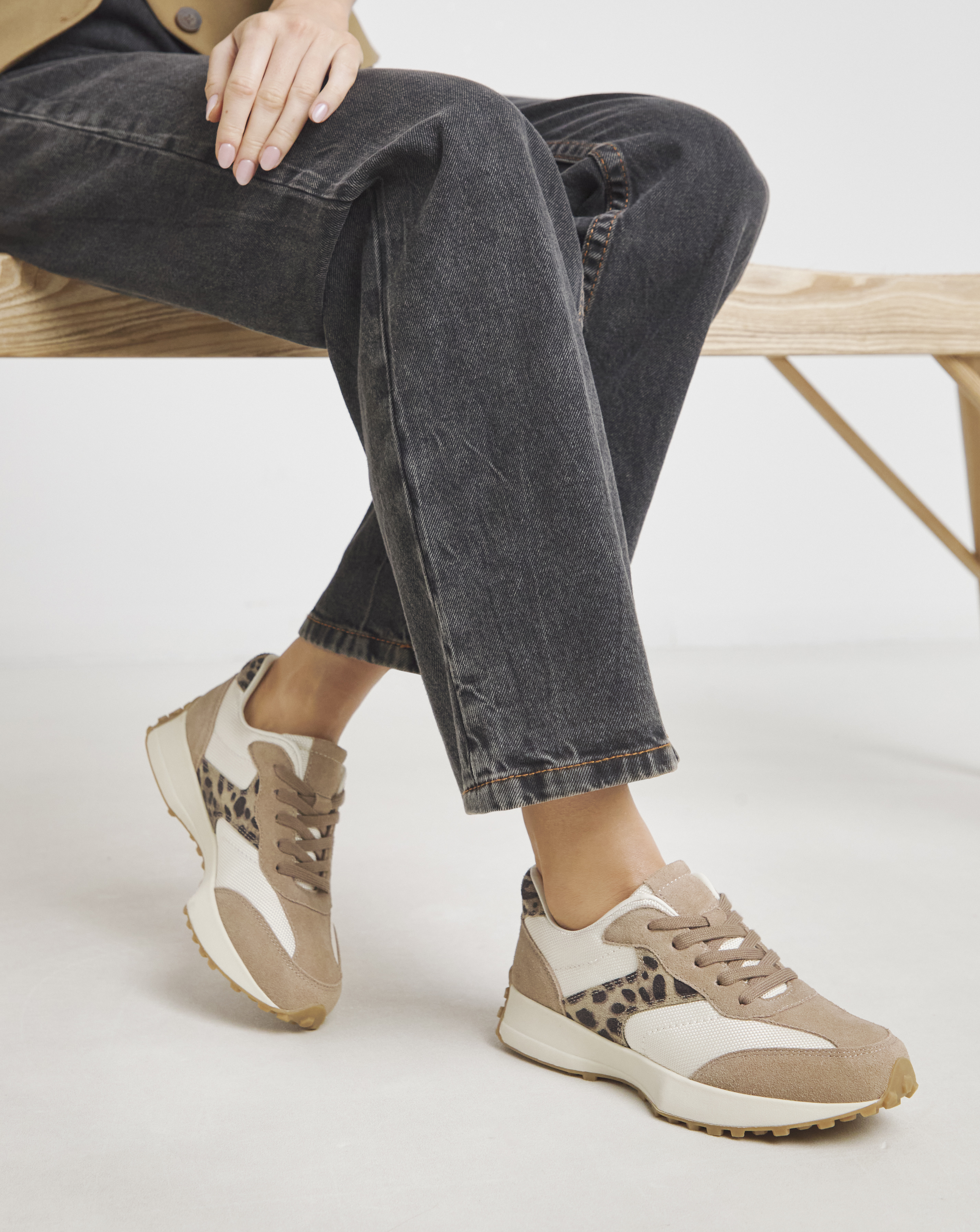 Retro Runner Trainer Wide Fit