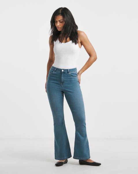 Mid Wash Flared Highwaist Super Stretch