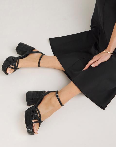 Fetaure Platform Heel Wide