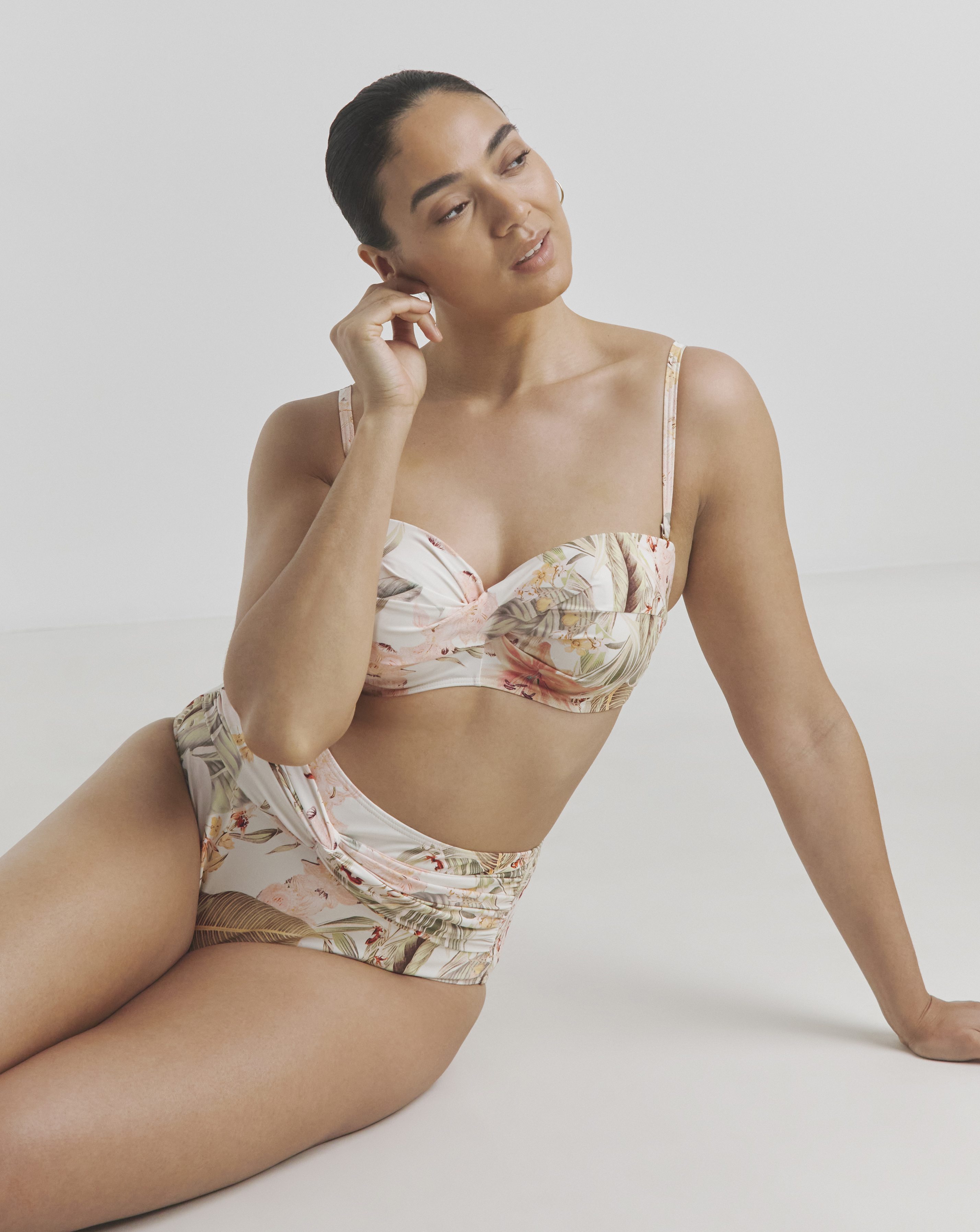 Magisculpt Twist Front Bikini Brief