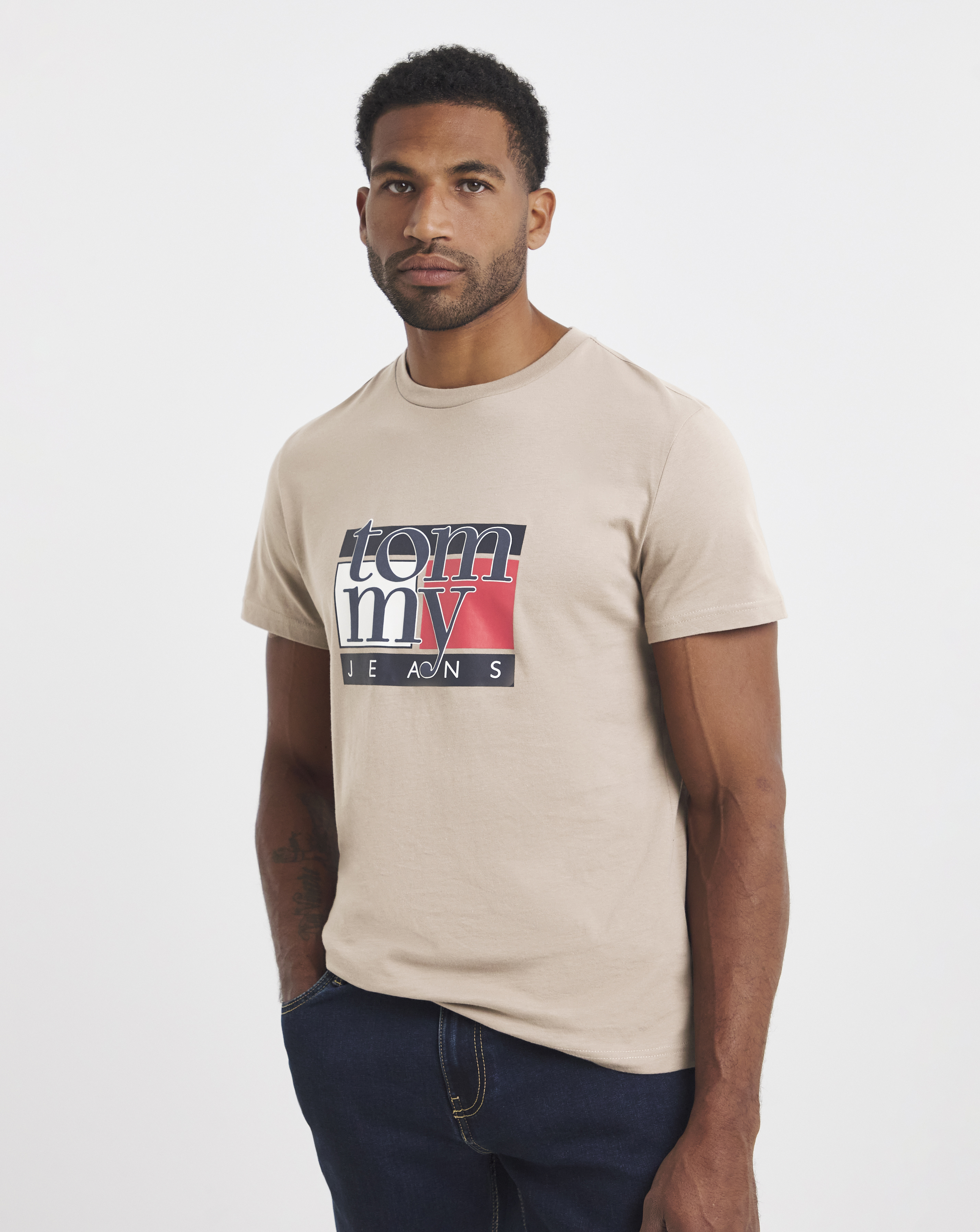Tommy Jeans Flag T-Shirt - Taupe