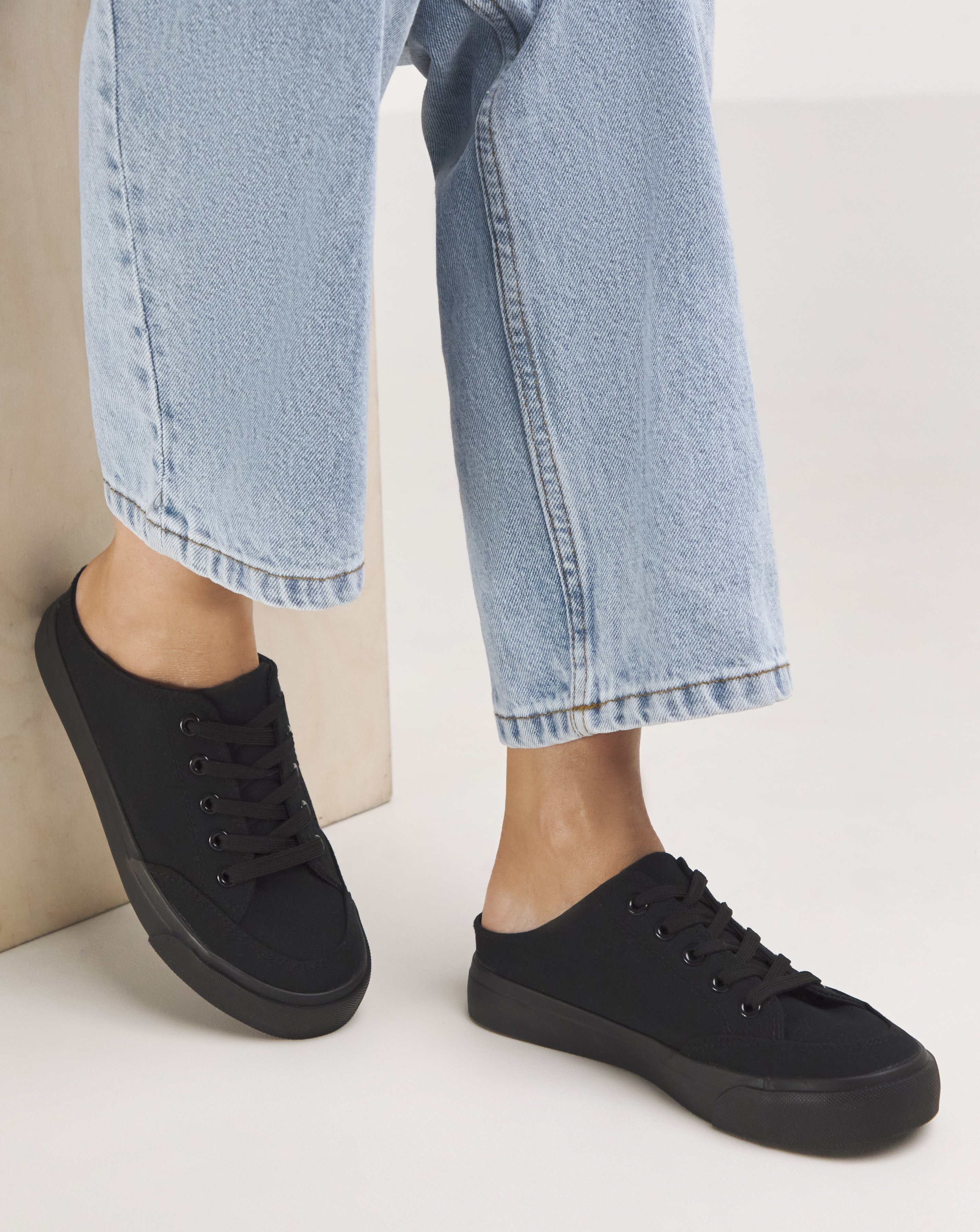 Mule Canvas Trainer Ex Wide Fit