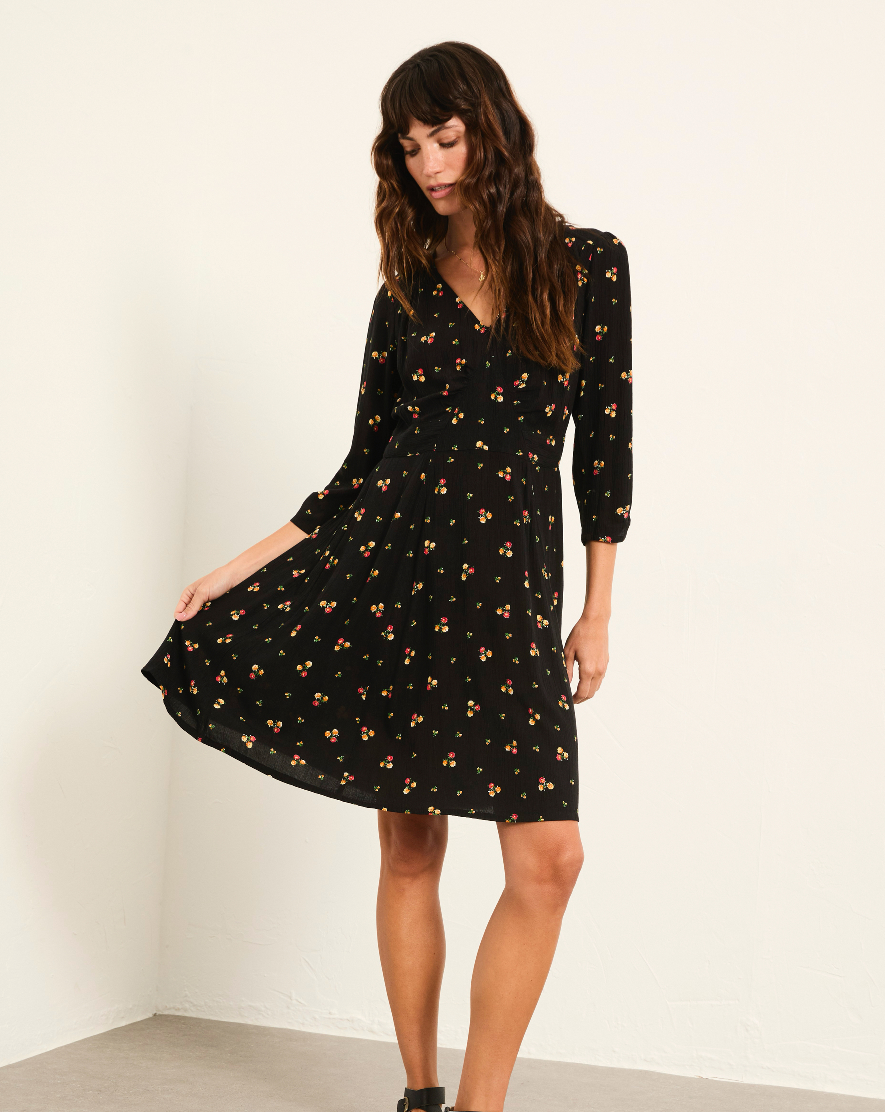 FatFace Women's V-Neck Pleated Dress - Floral Print - Black