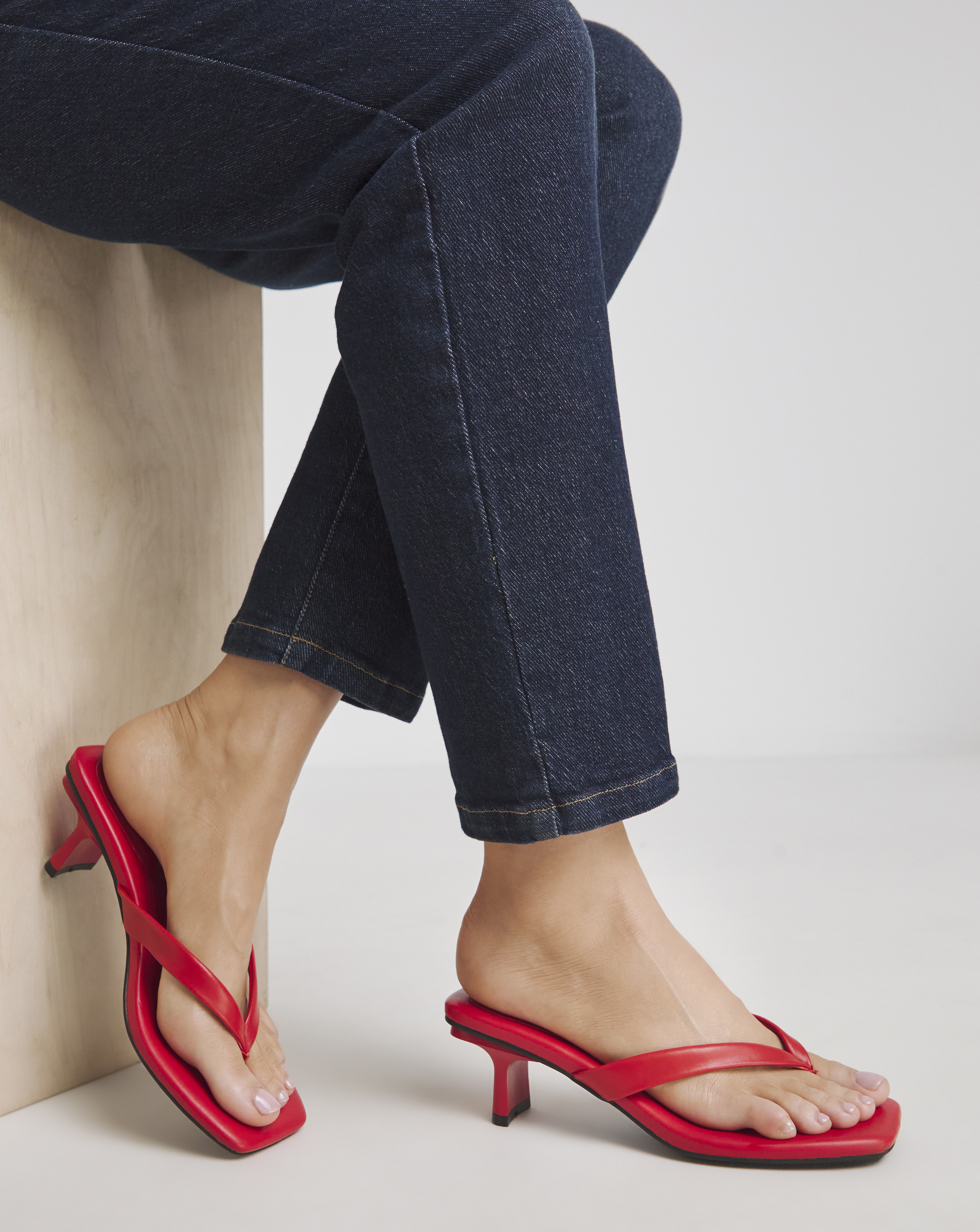 Toe Post Kitten Heel Wide