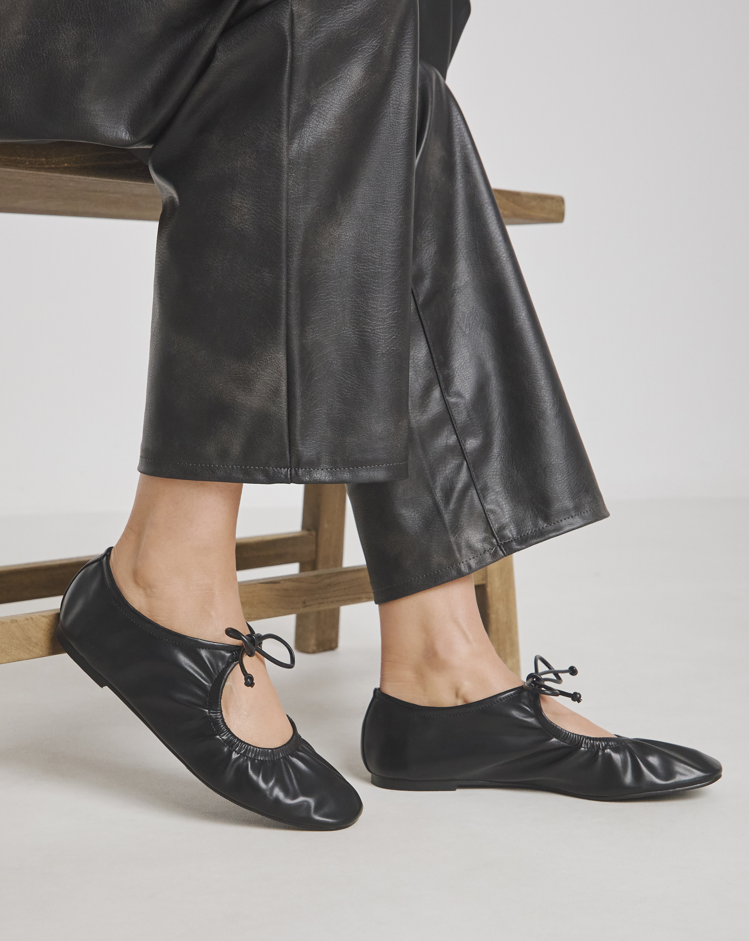 Ruched Cross Strap Ballerina ExWide