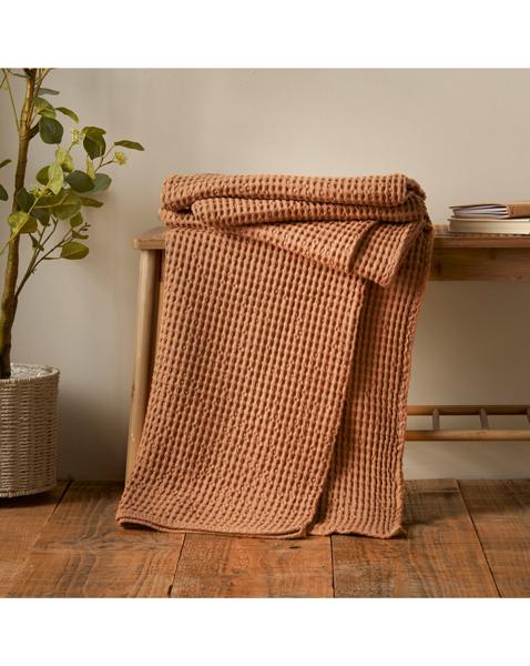 Pineapple Elephant Waffle Cotton Throw - Caramel