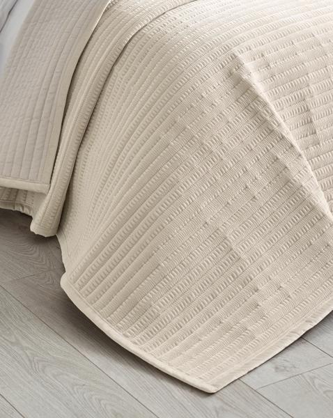 Catherine Lansfield Pinsonic Bedspread