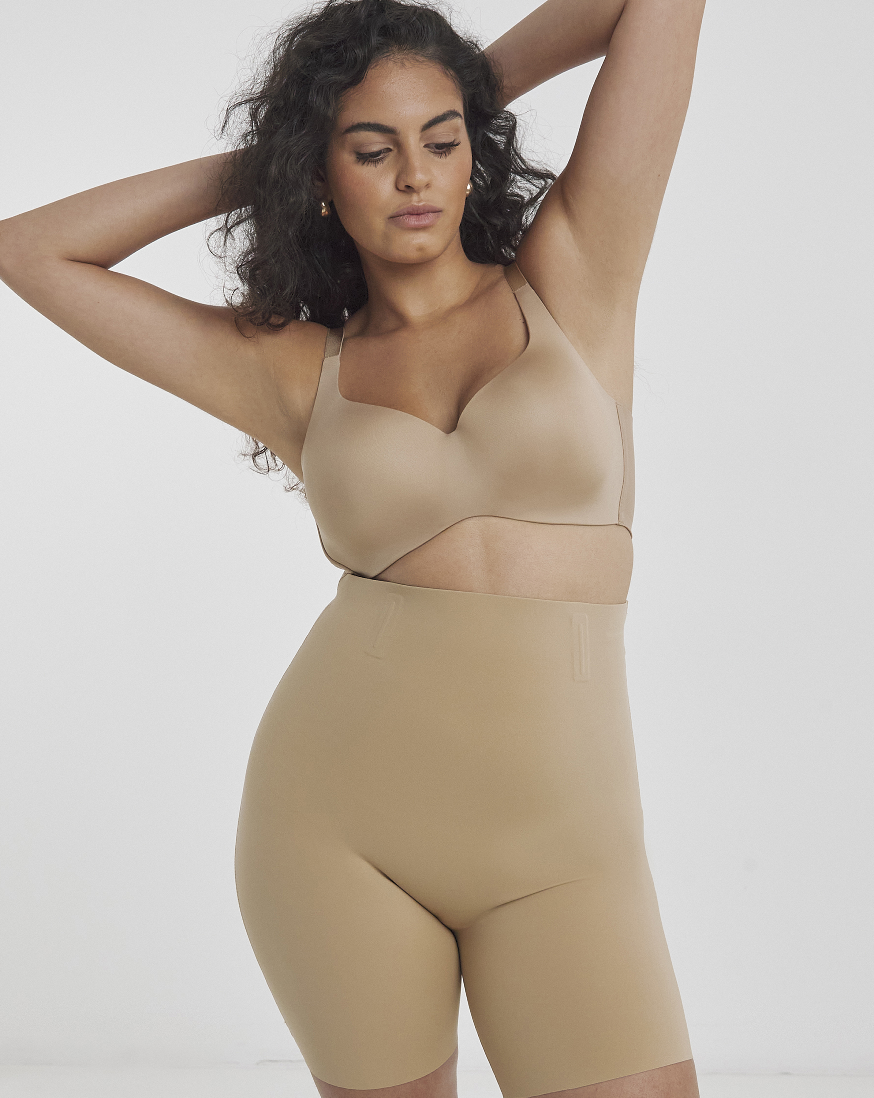 Magisculpt Smoothing Thigh Shaper