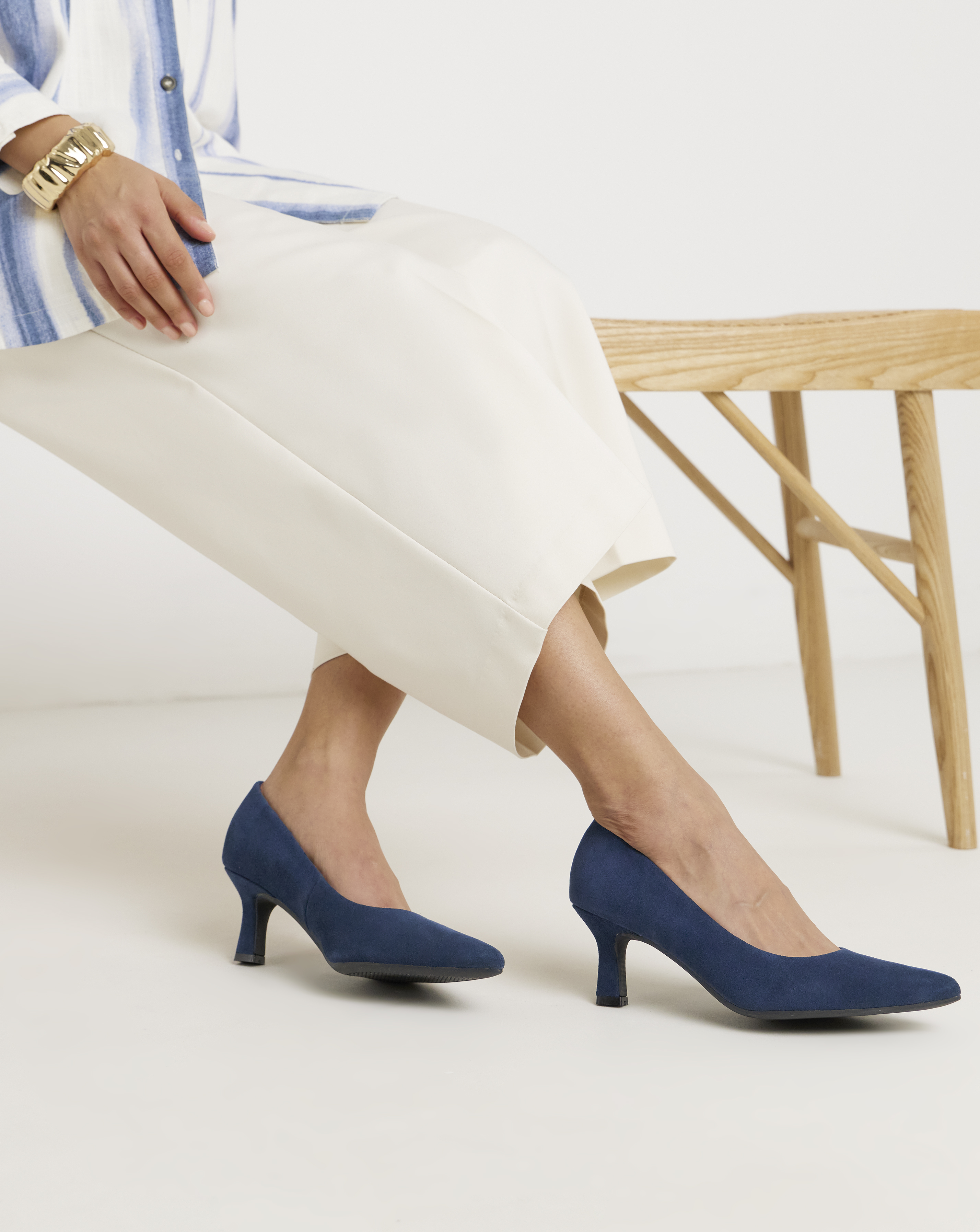 Pointed Toe Kitten Heel Shoe Ex Wide