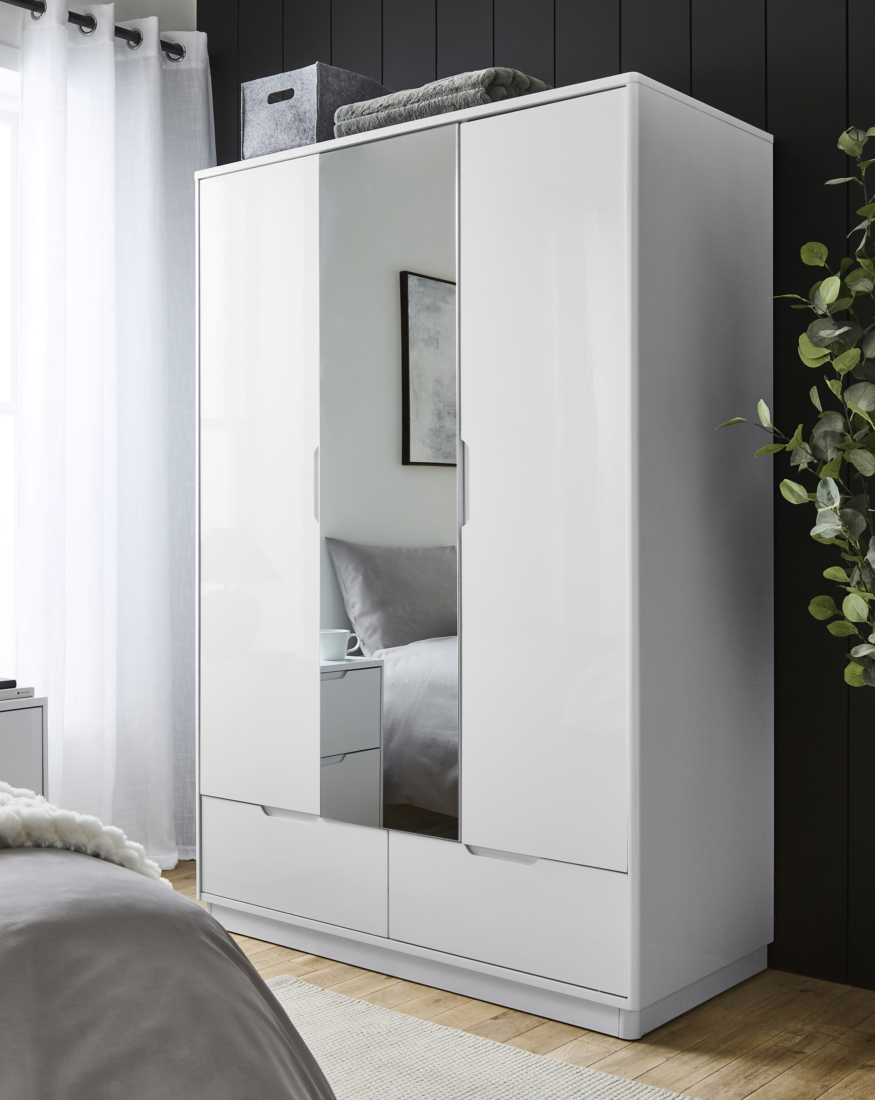Ellia 3 Door Wardrobe with Mirror