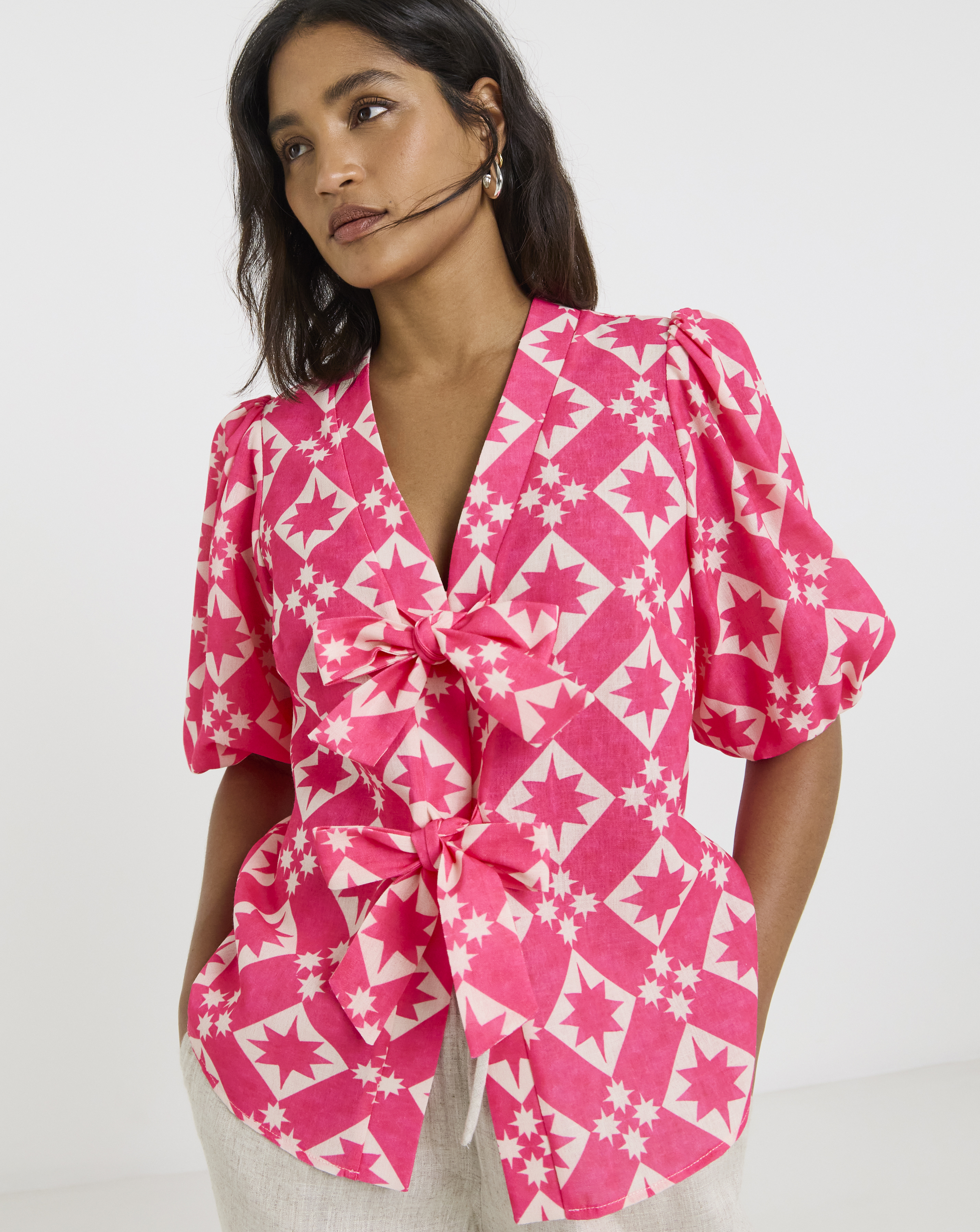 Twisted Wunder Linen Tie Front Blouse