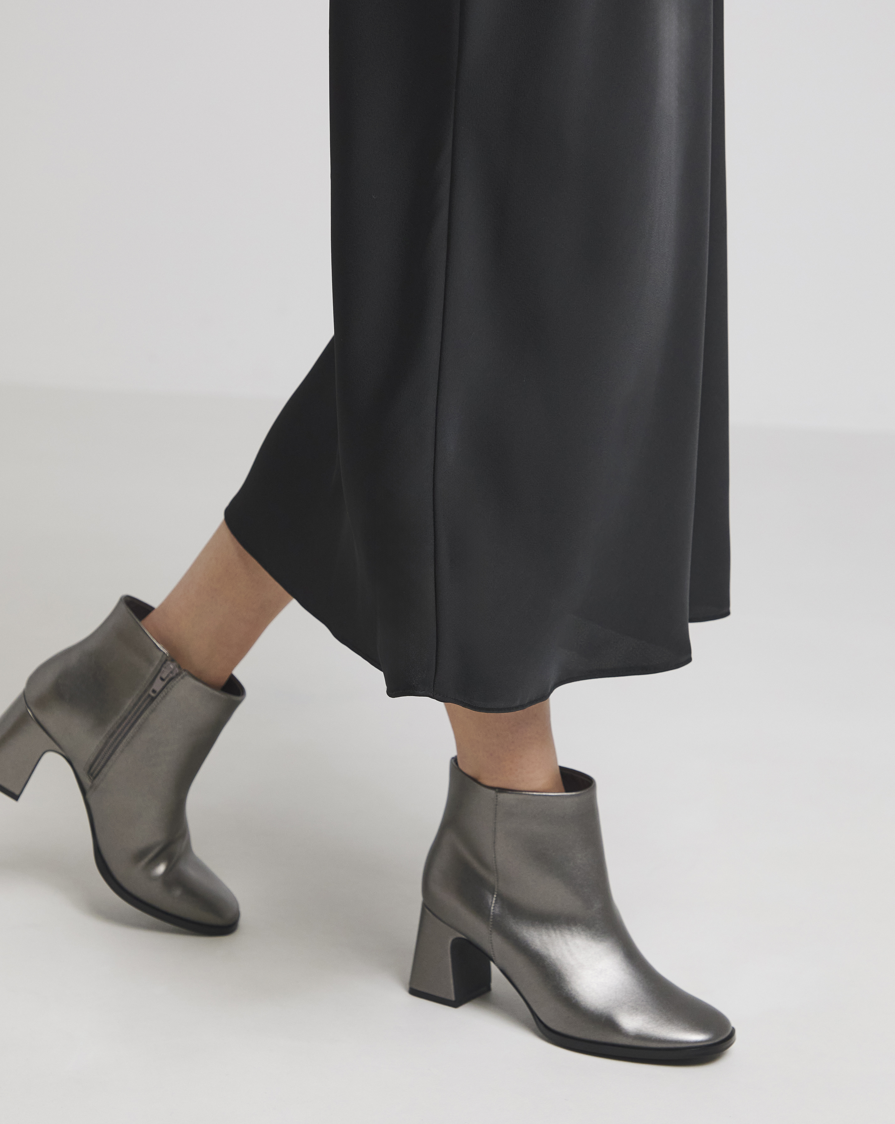 Block Heel Low Cut Boots Ex Wide