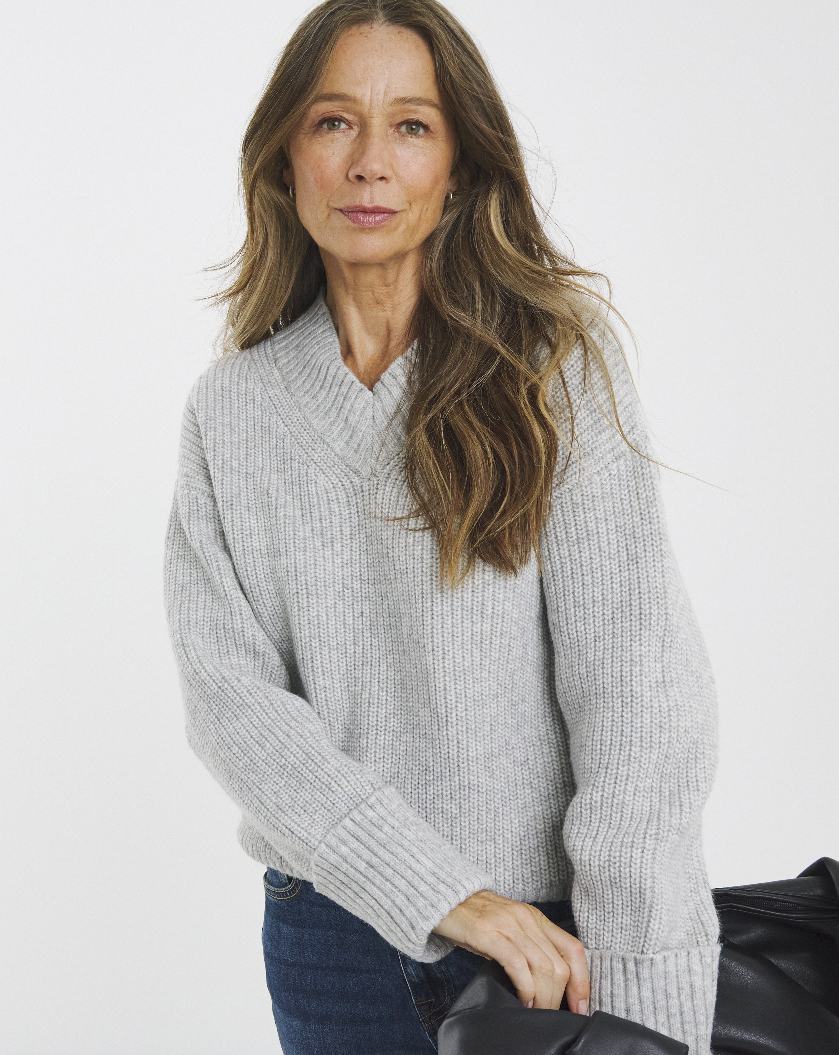 V NECK JUMPER