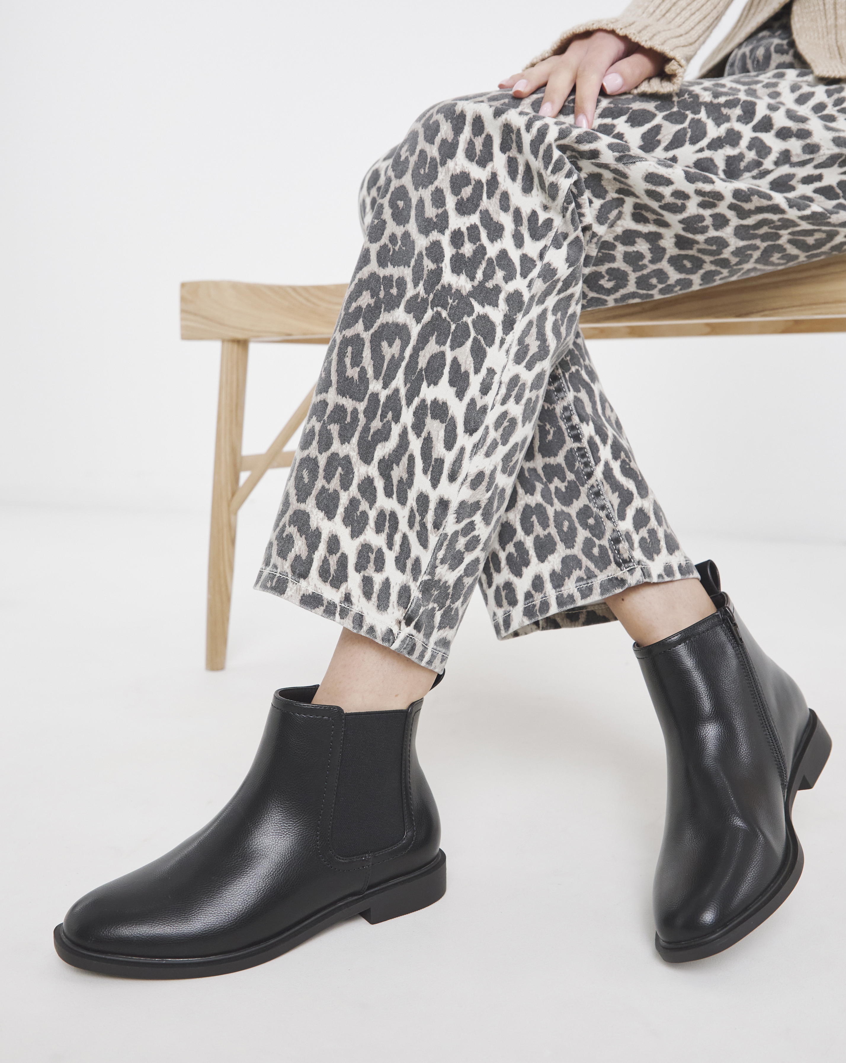 Classic Ankle Chelsea Boots E Fit