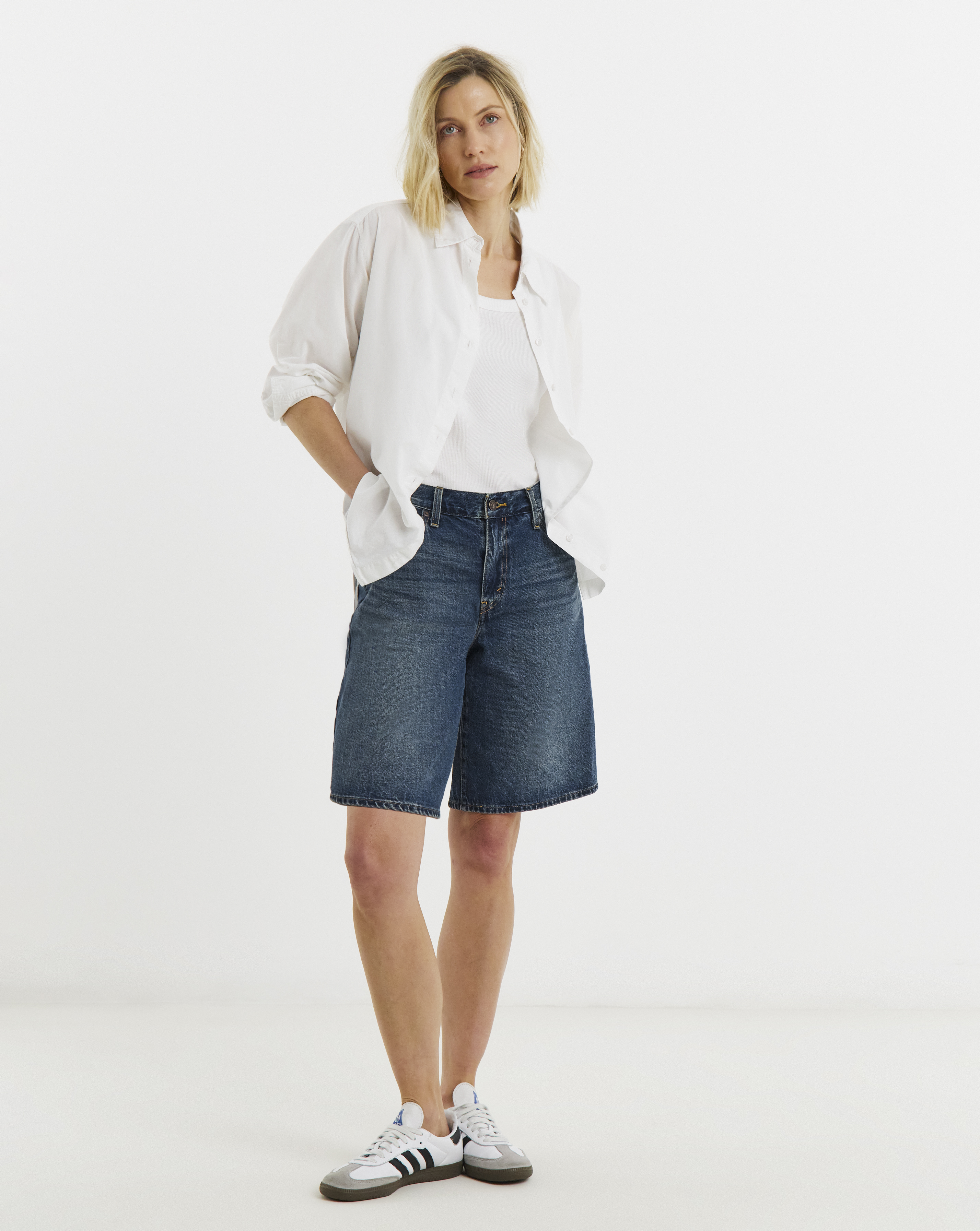 Levi's Mid Wash Baggy Dad Jorts - Medium