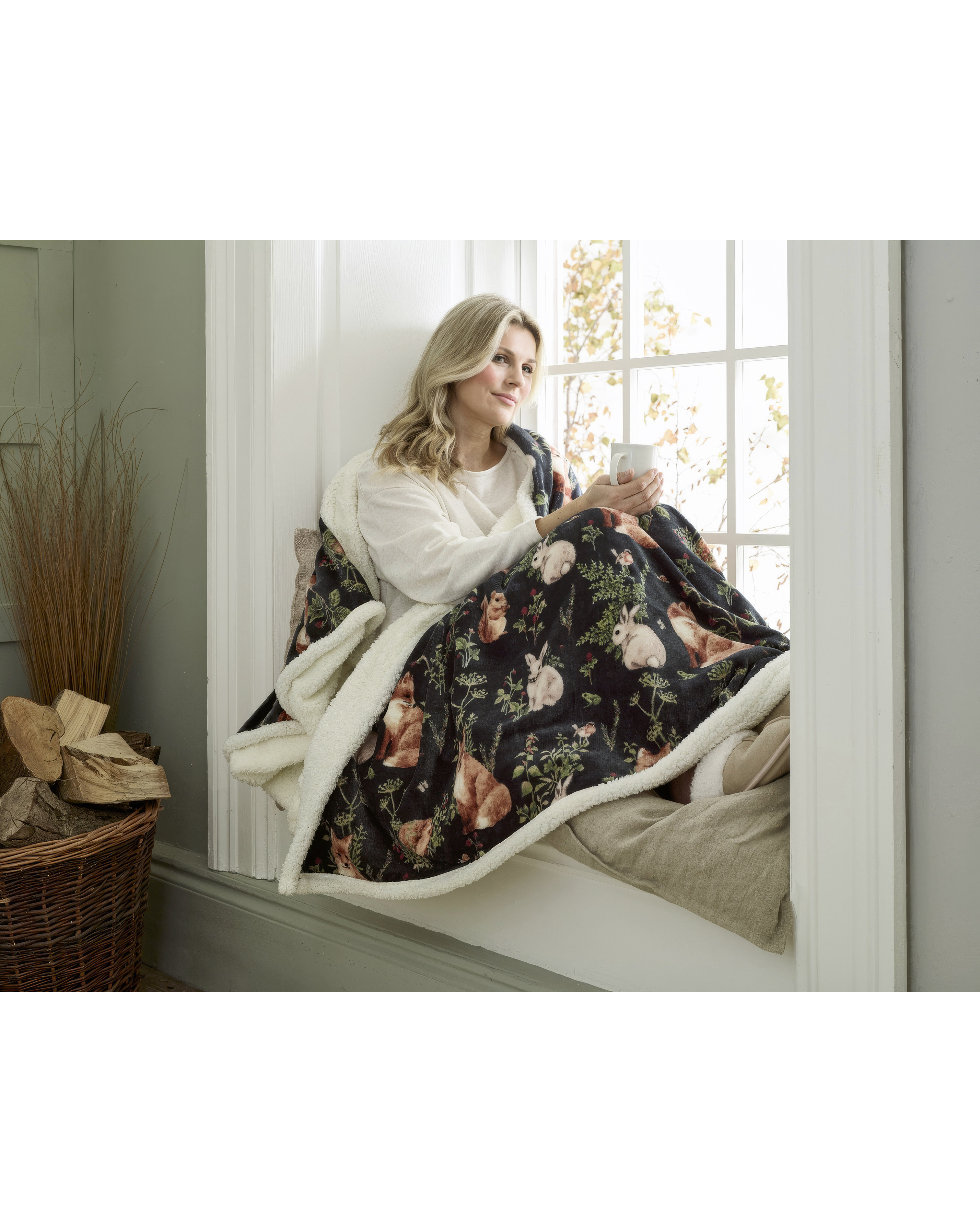 Woodland Printed Fleece Heated Throw Green - Deyongs