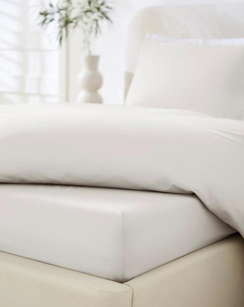 Non Iron Plain Dye 30cm Fitted Sheet - Ivory