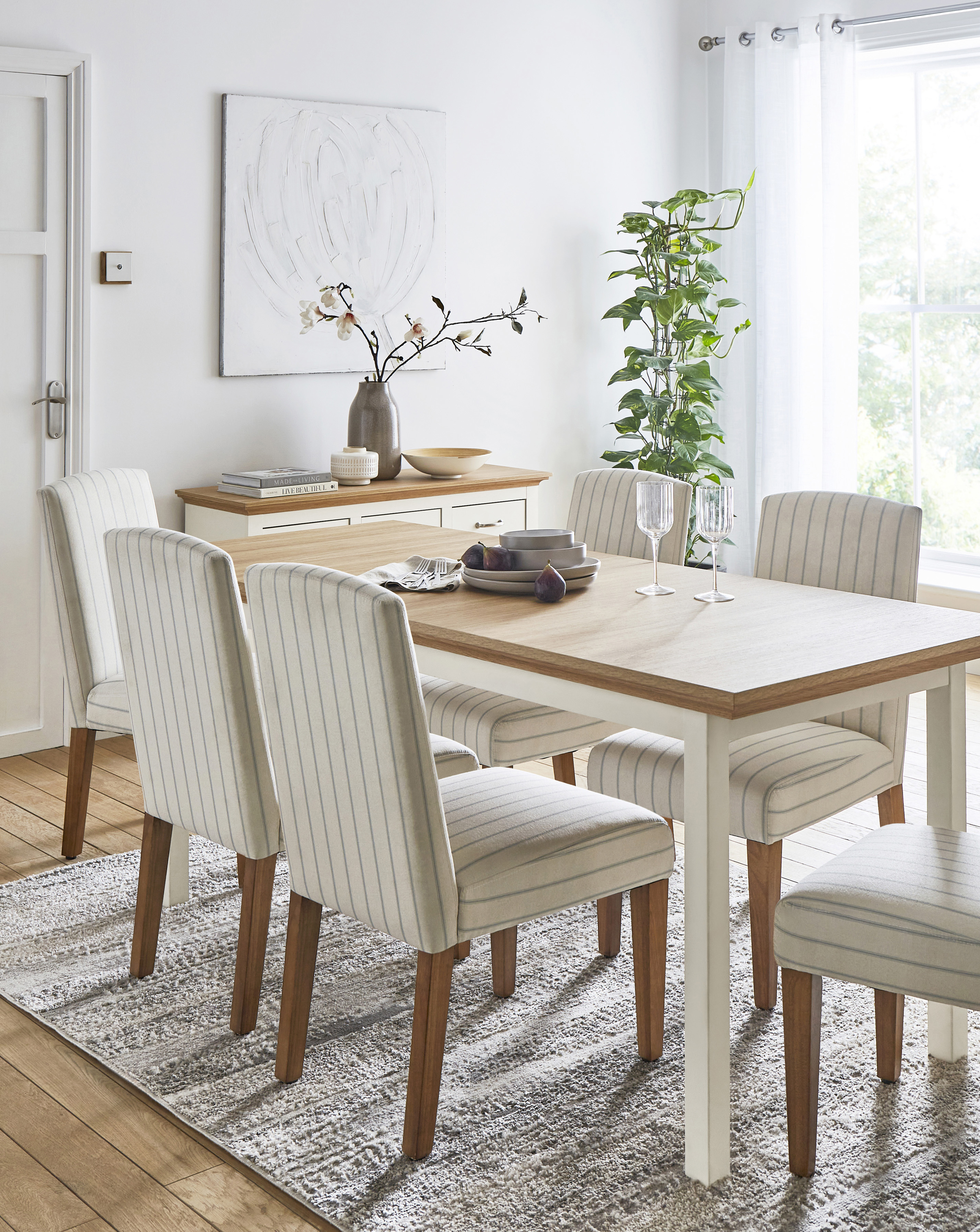 Julipa Extend Table with Everly Chairs