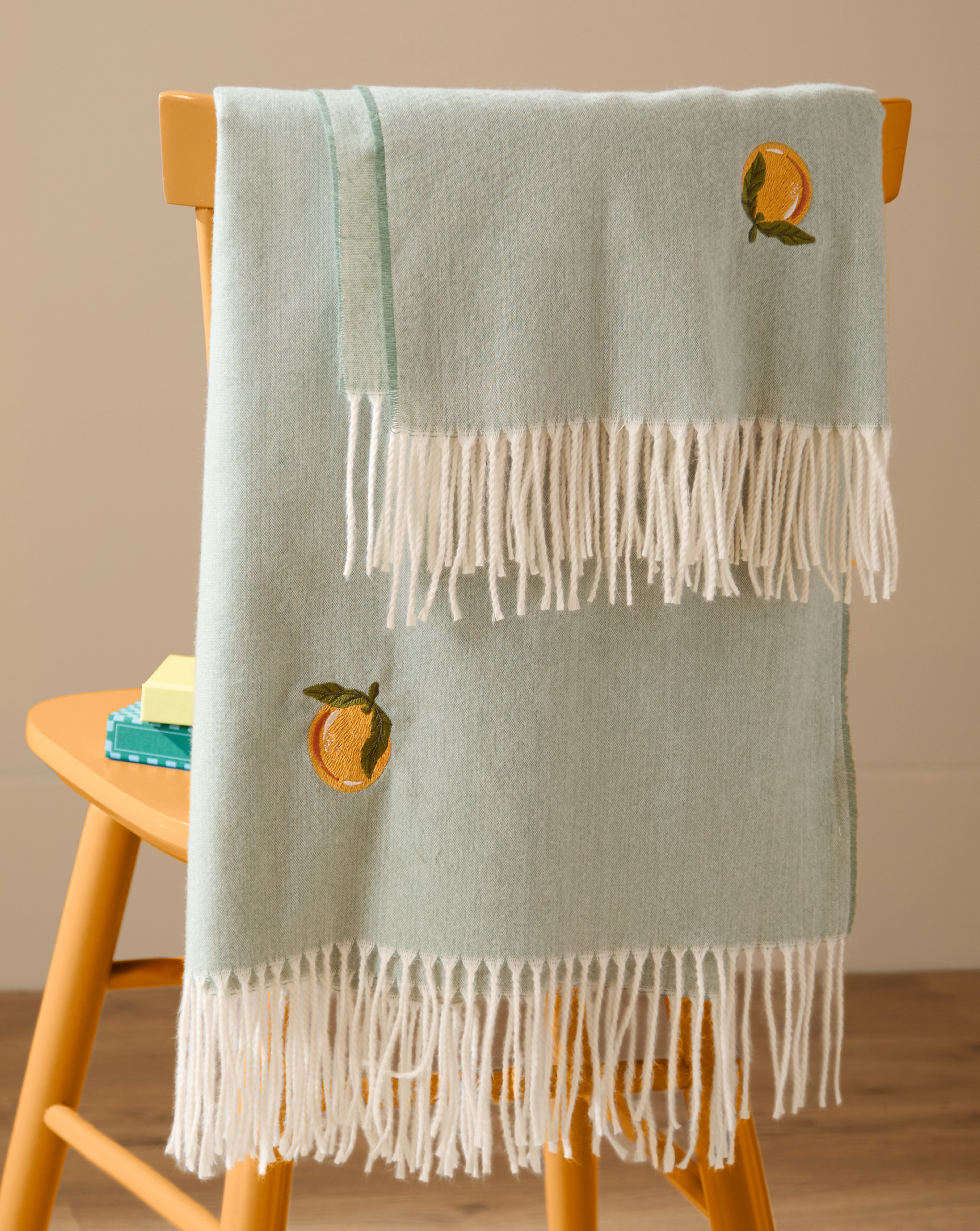 Furn. Orange Fruits Embroidered Throw 130X180