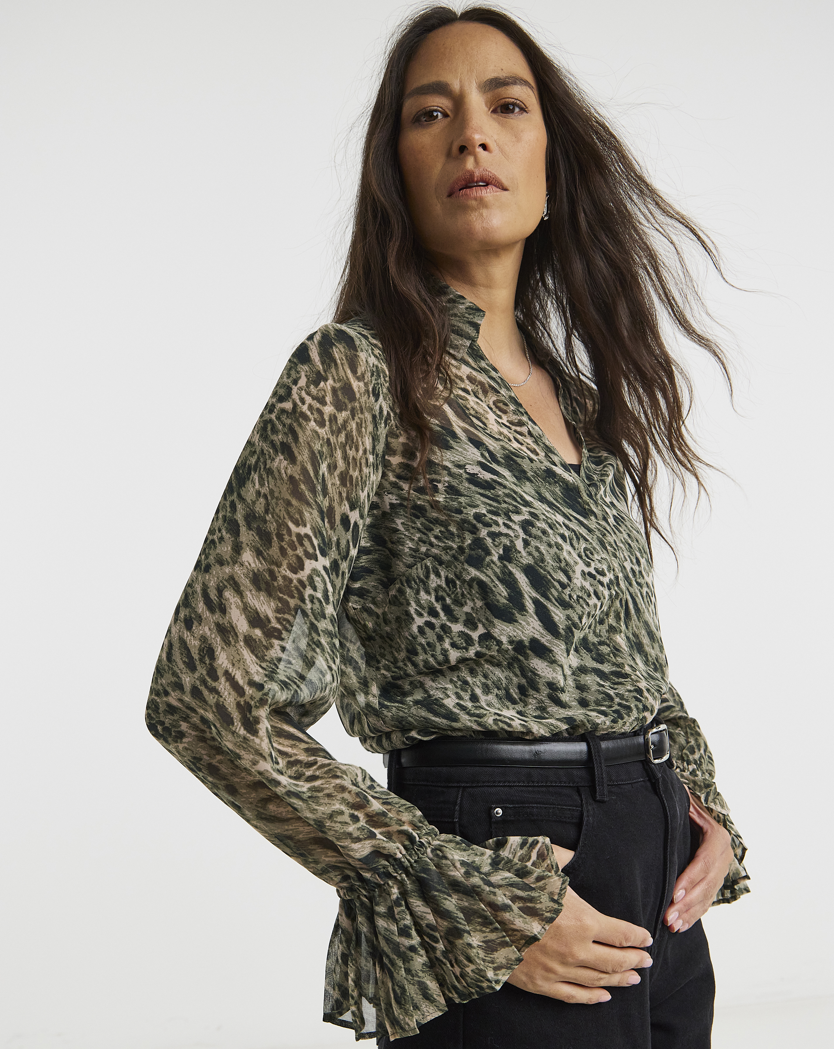 Georgette Pleat Cuff Collar Blouse