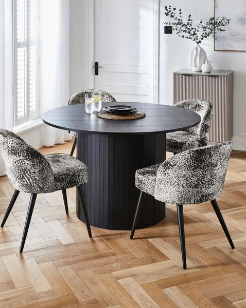 Addison Table with 4 Savannah Chairs