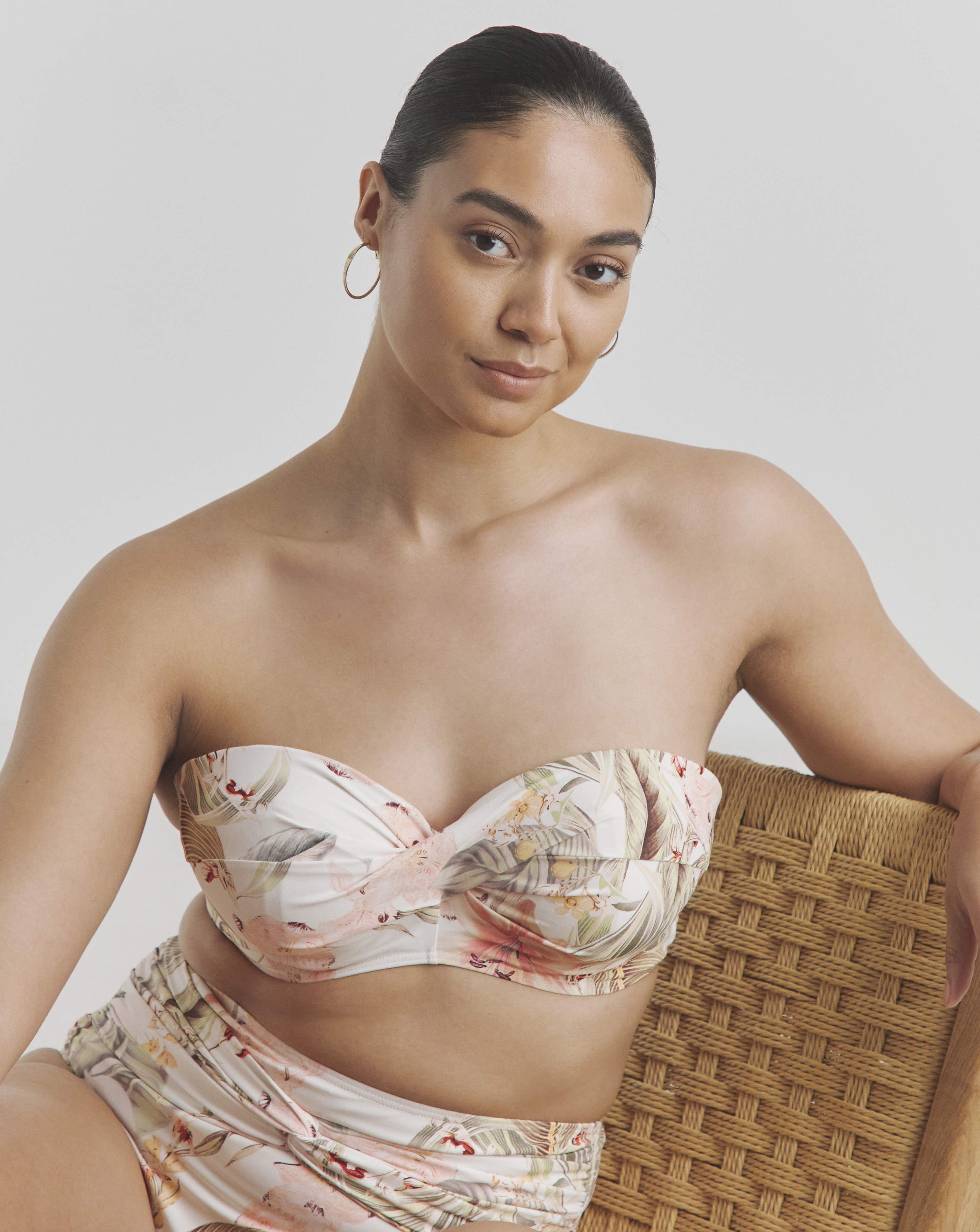 Magisculpt Twist Front Bikini Top