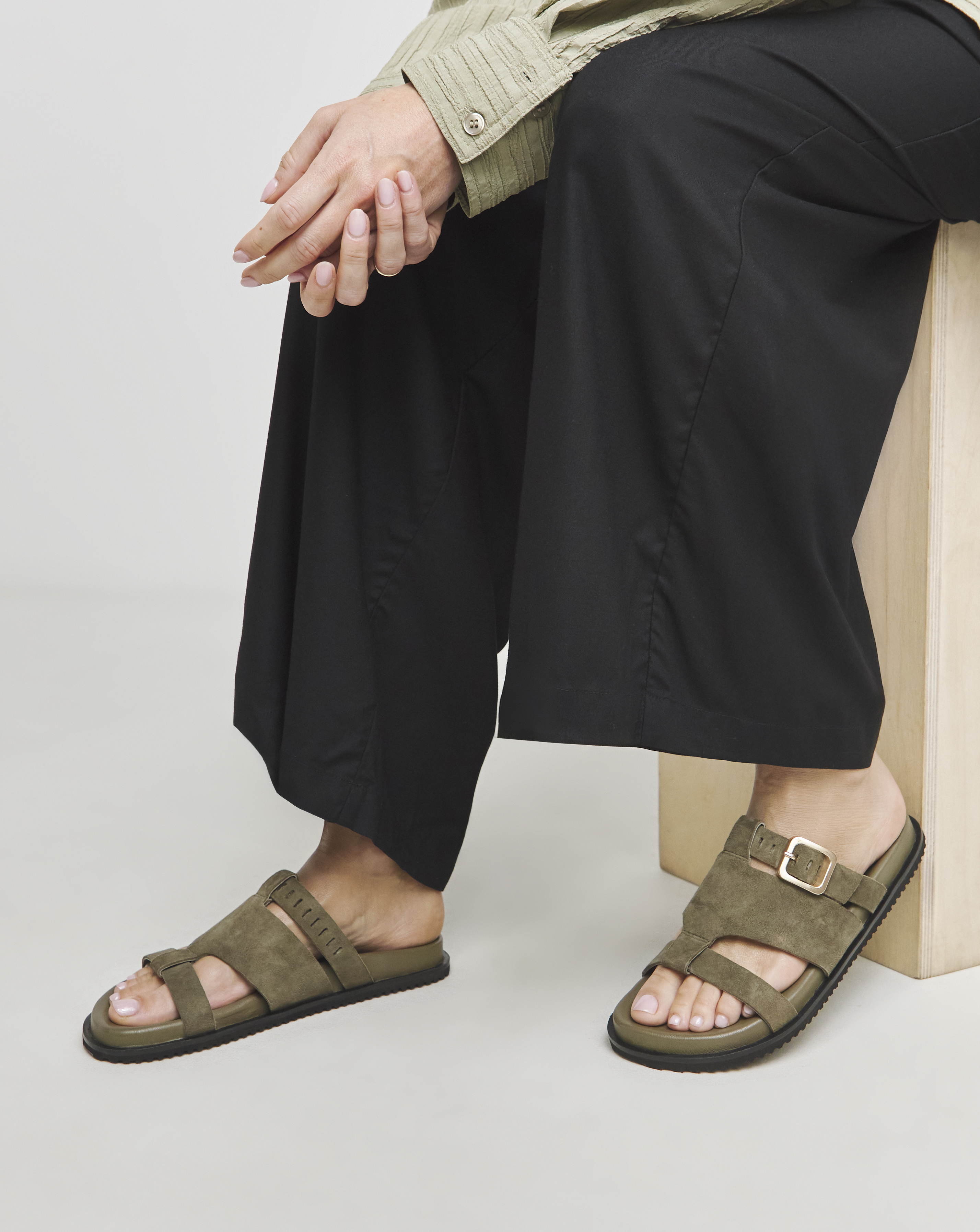 Lasercut Detail Footbed Sandal Std