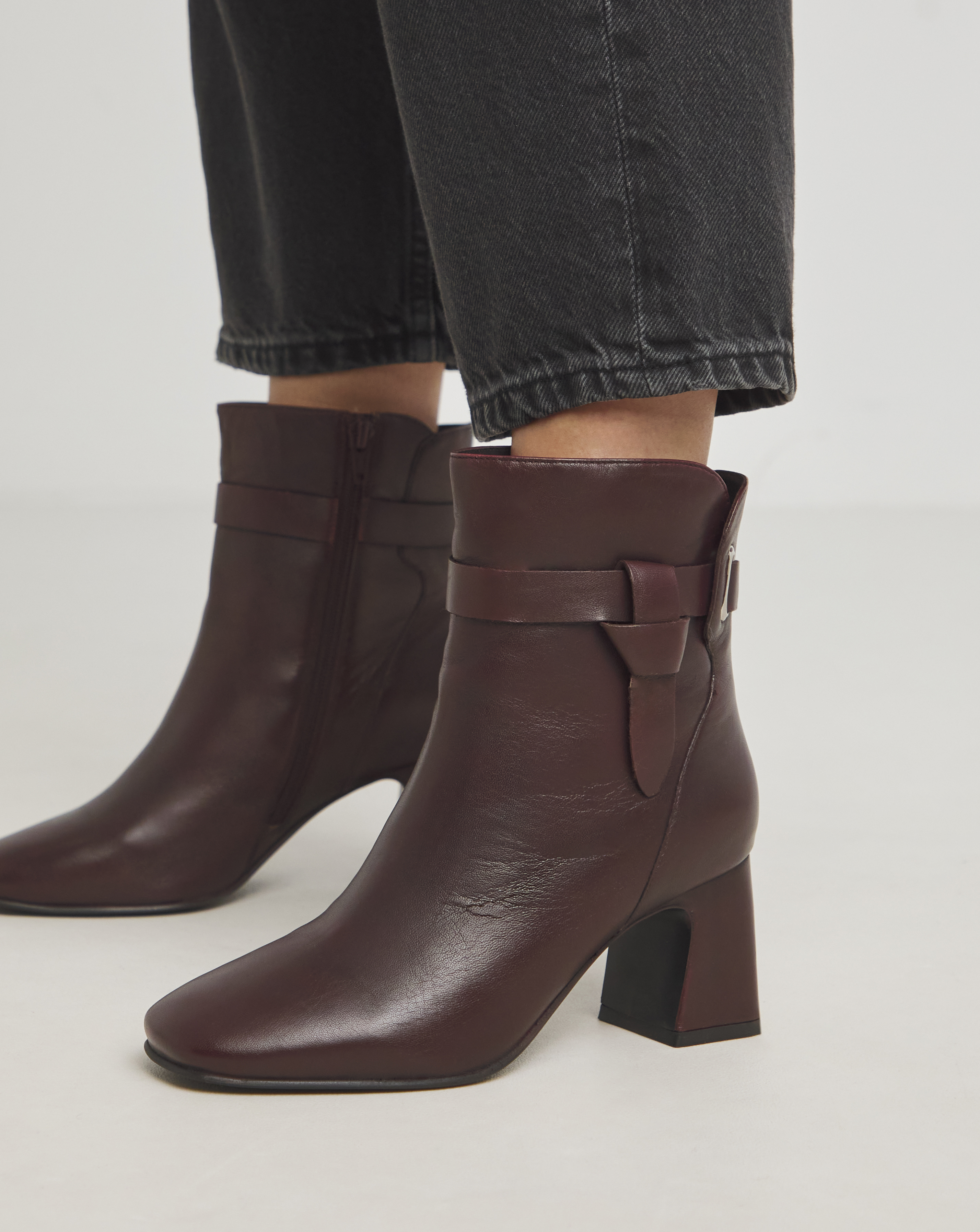 Heeled Leather Boots w Wrap Wide Fit