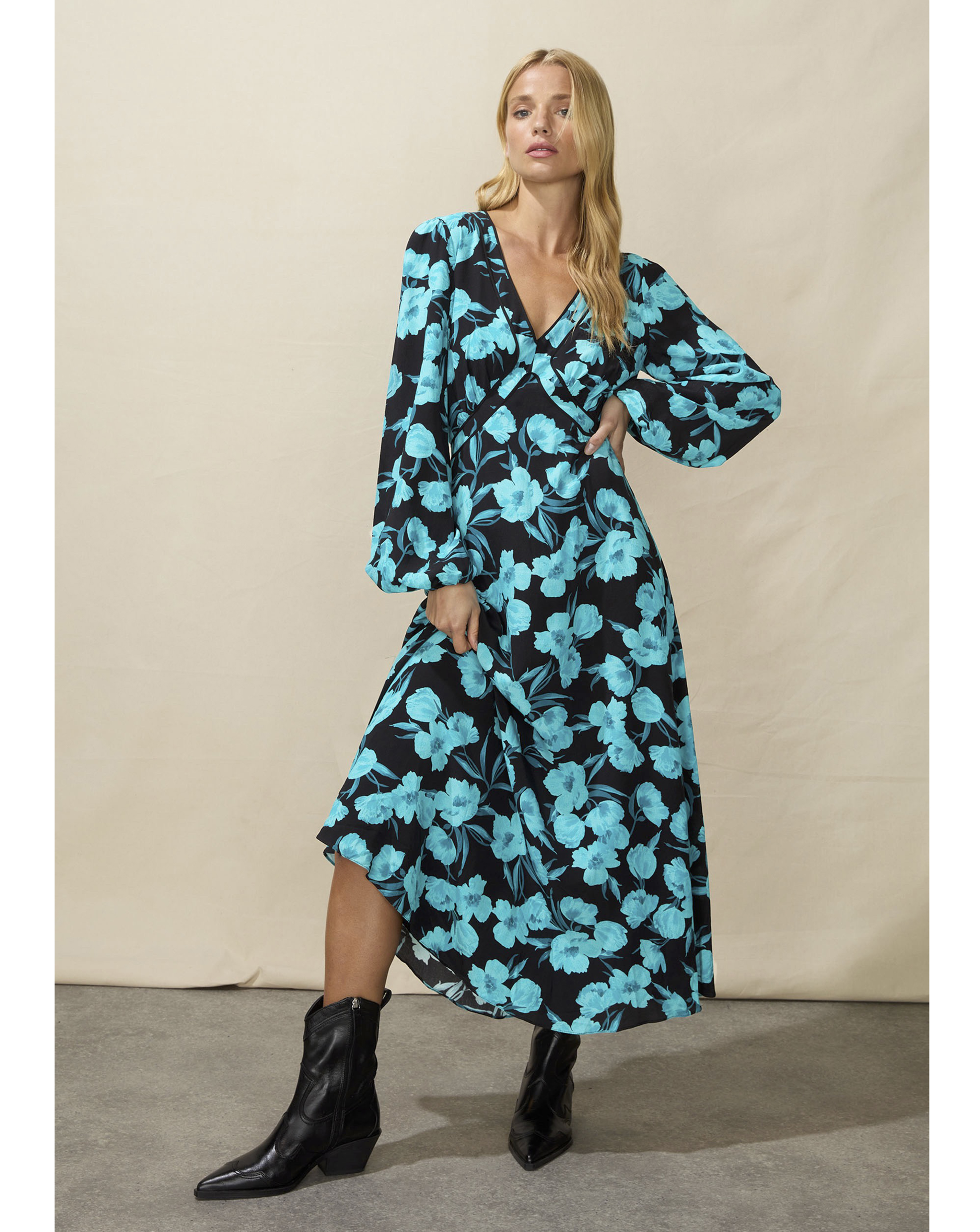 Ro&Zo Floral V Neck Midi Dress