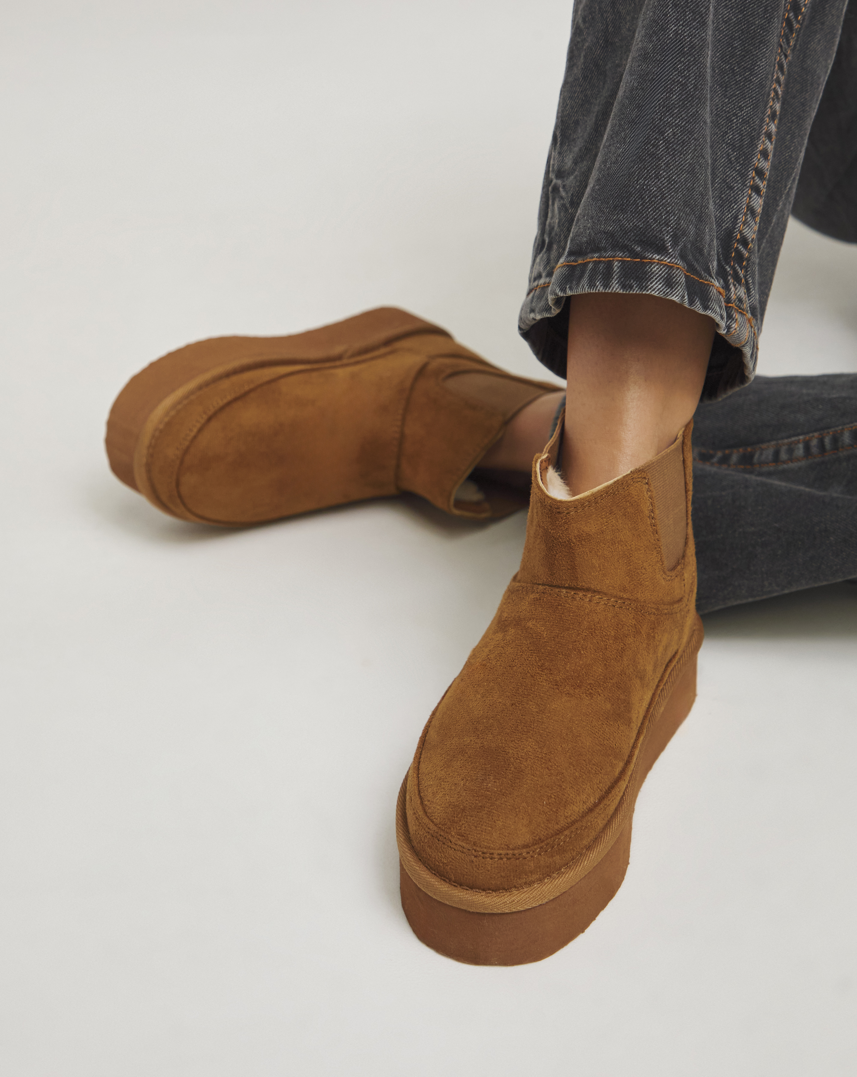 Flatform Ankle Lined Chelsea Boot Wide