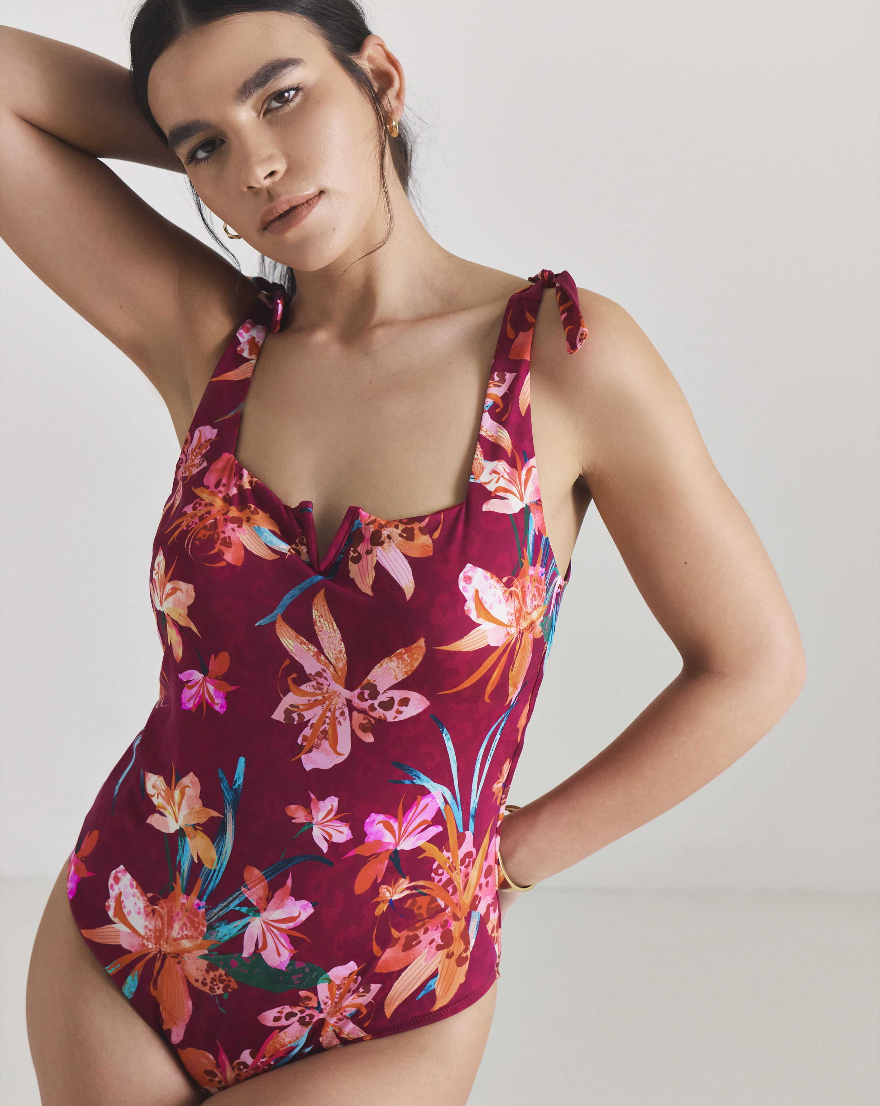 Adjustable Tie Strap V Detail Swimsuit