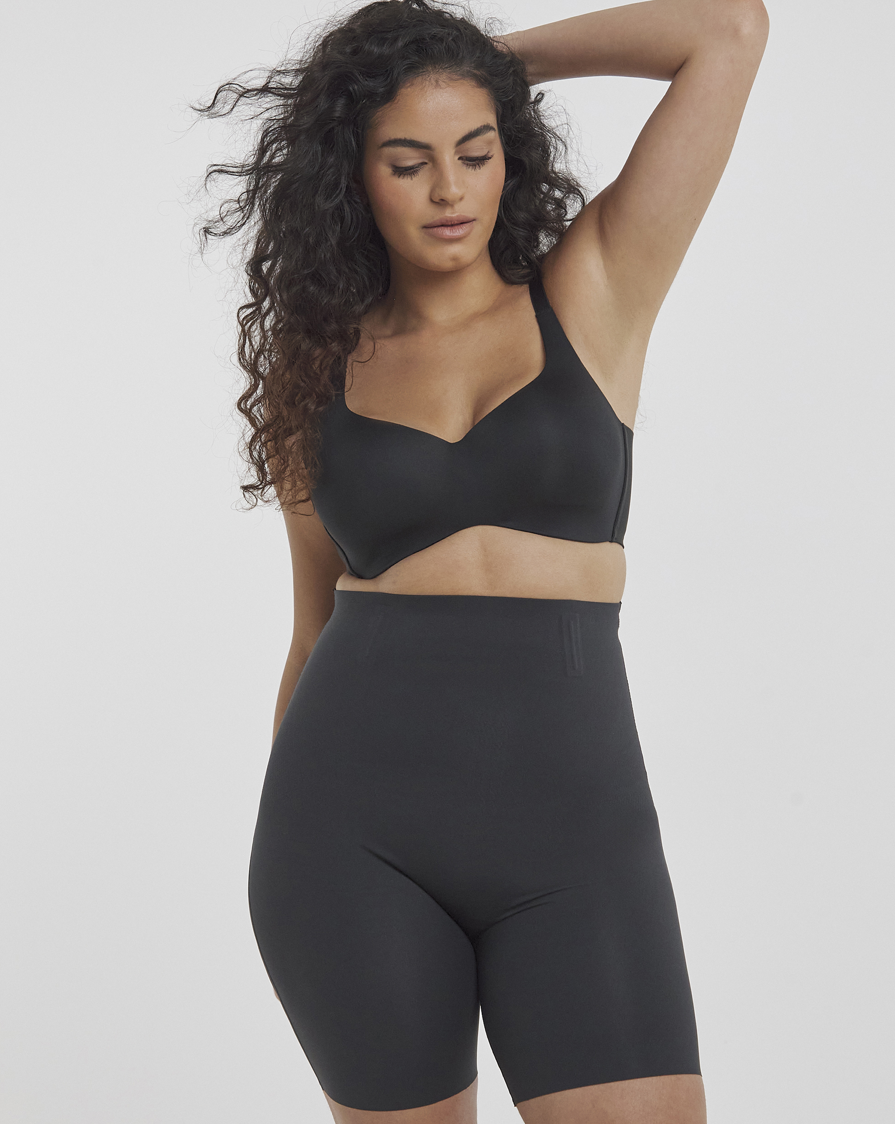 Magisculpt Smoothing Thigh Shaper
