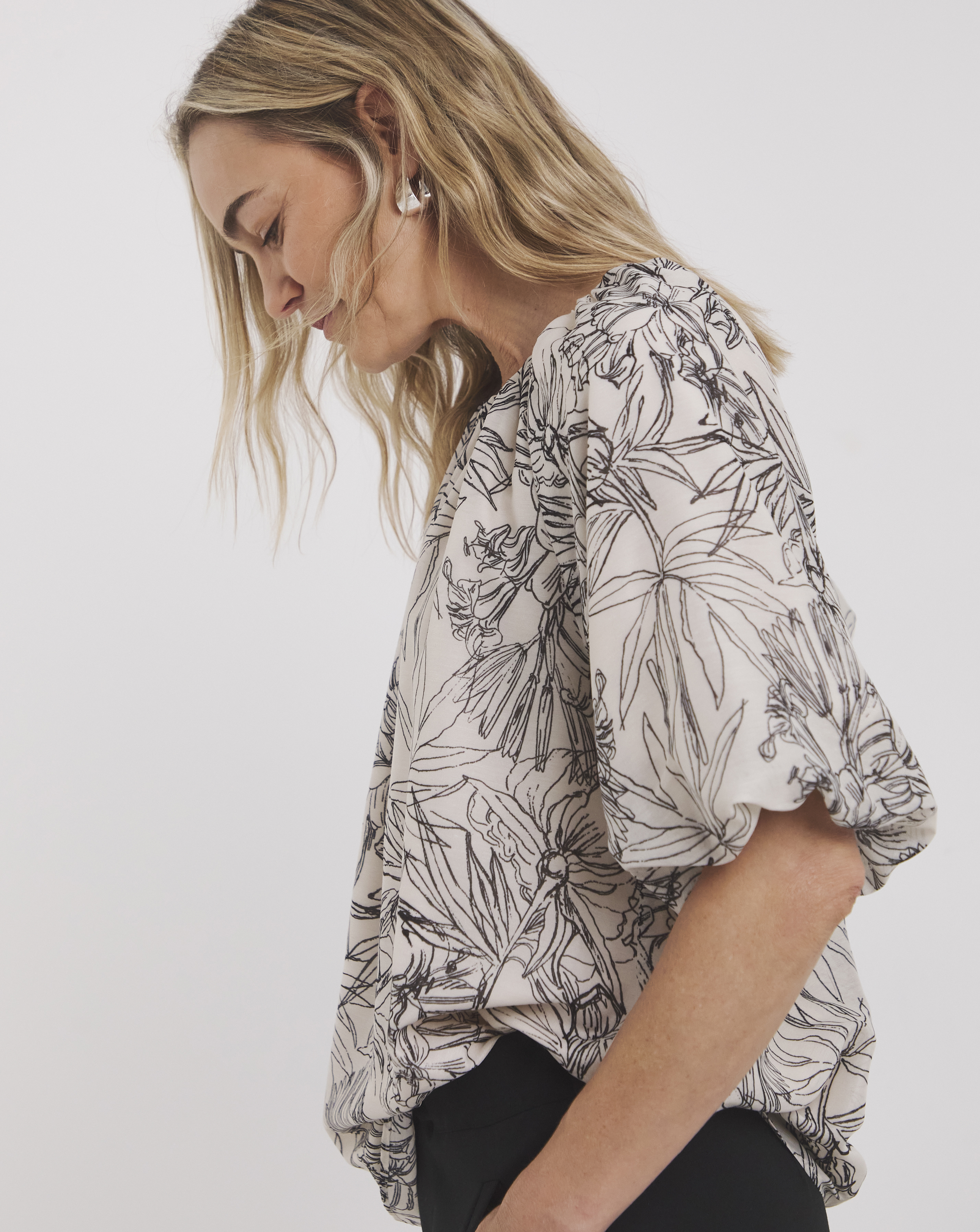 Short Bubble Sleeve Top
