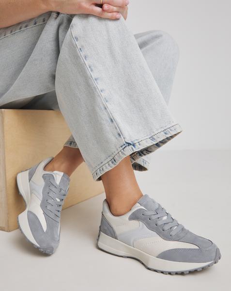 Retro Runner Trainer Wide Fit