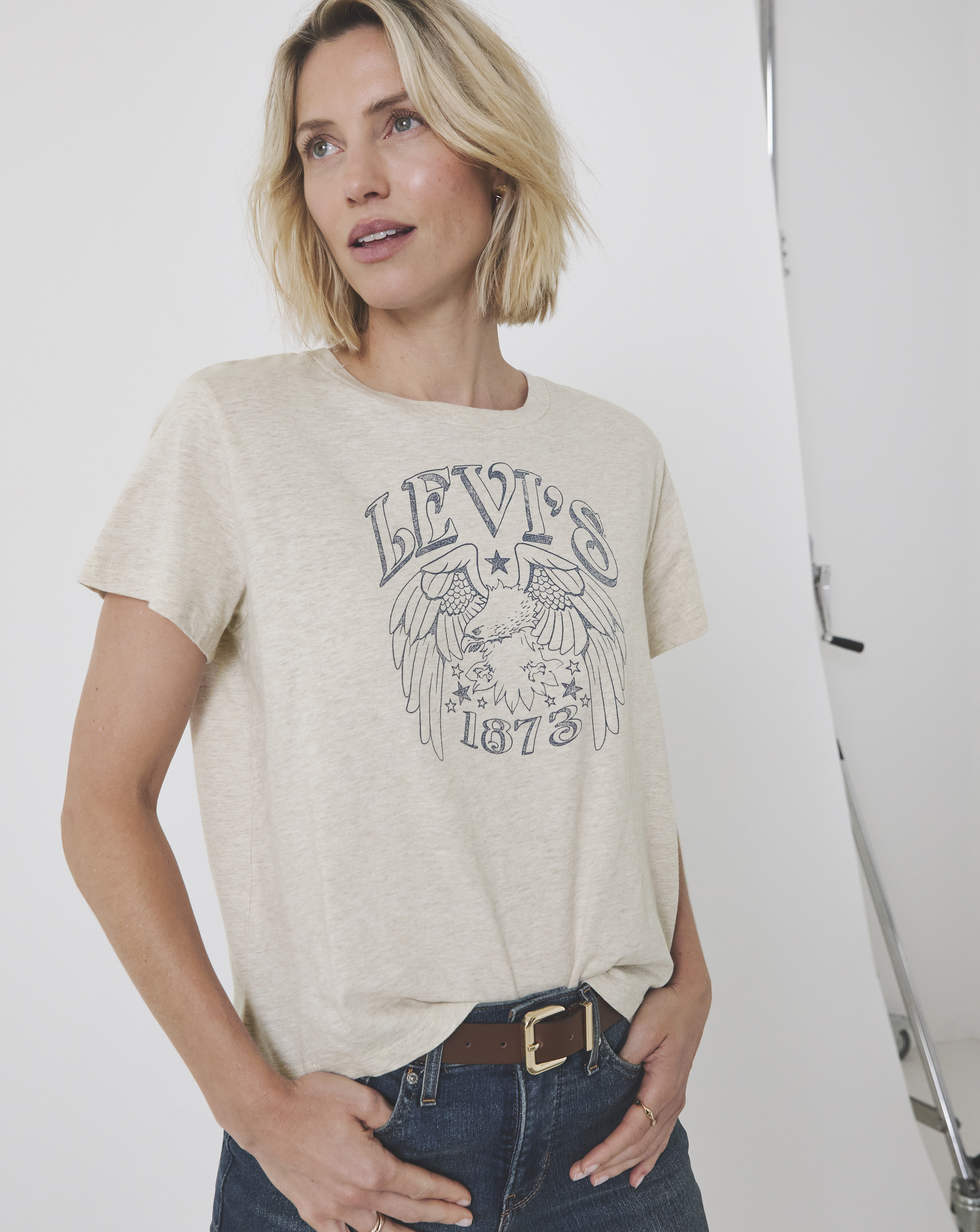 Levi's Ivory Graphic Boxy T-Shirt - Small