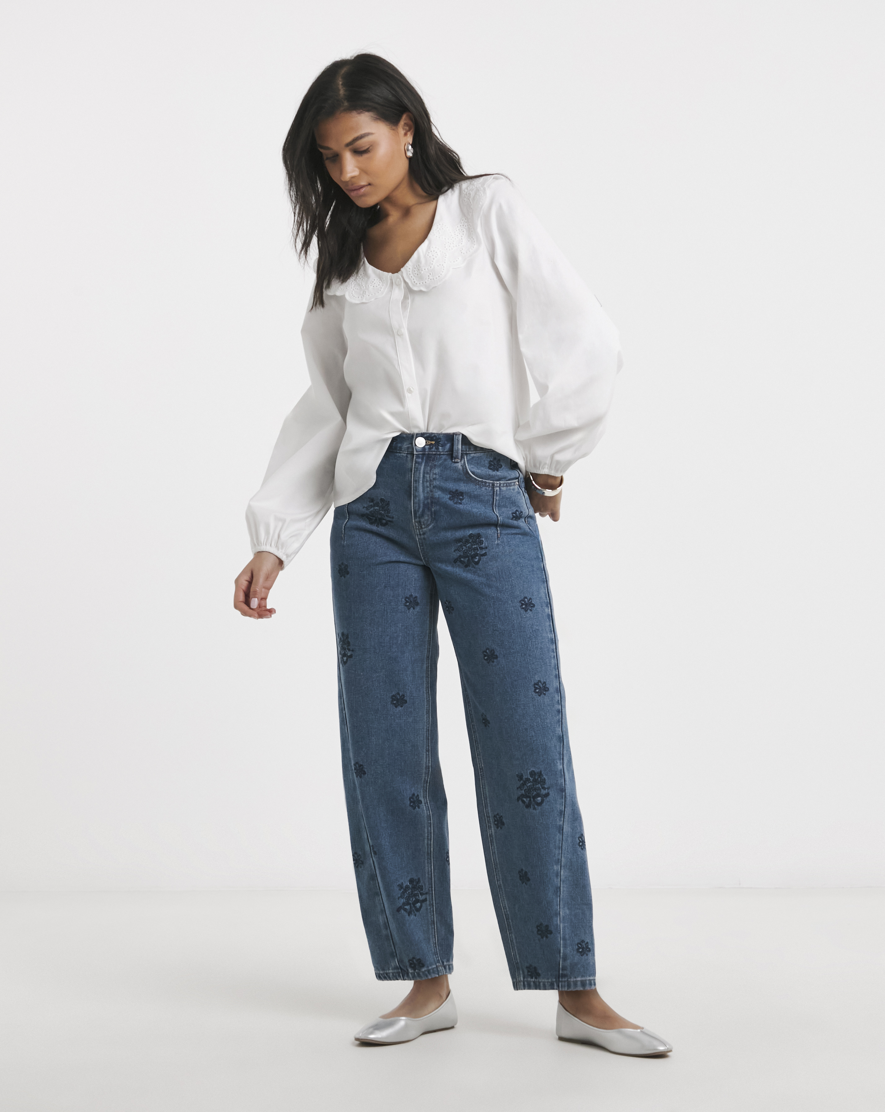 Embroidered Barrel Jeans- Mid Wash