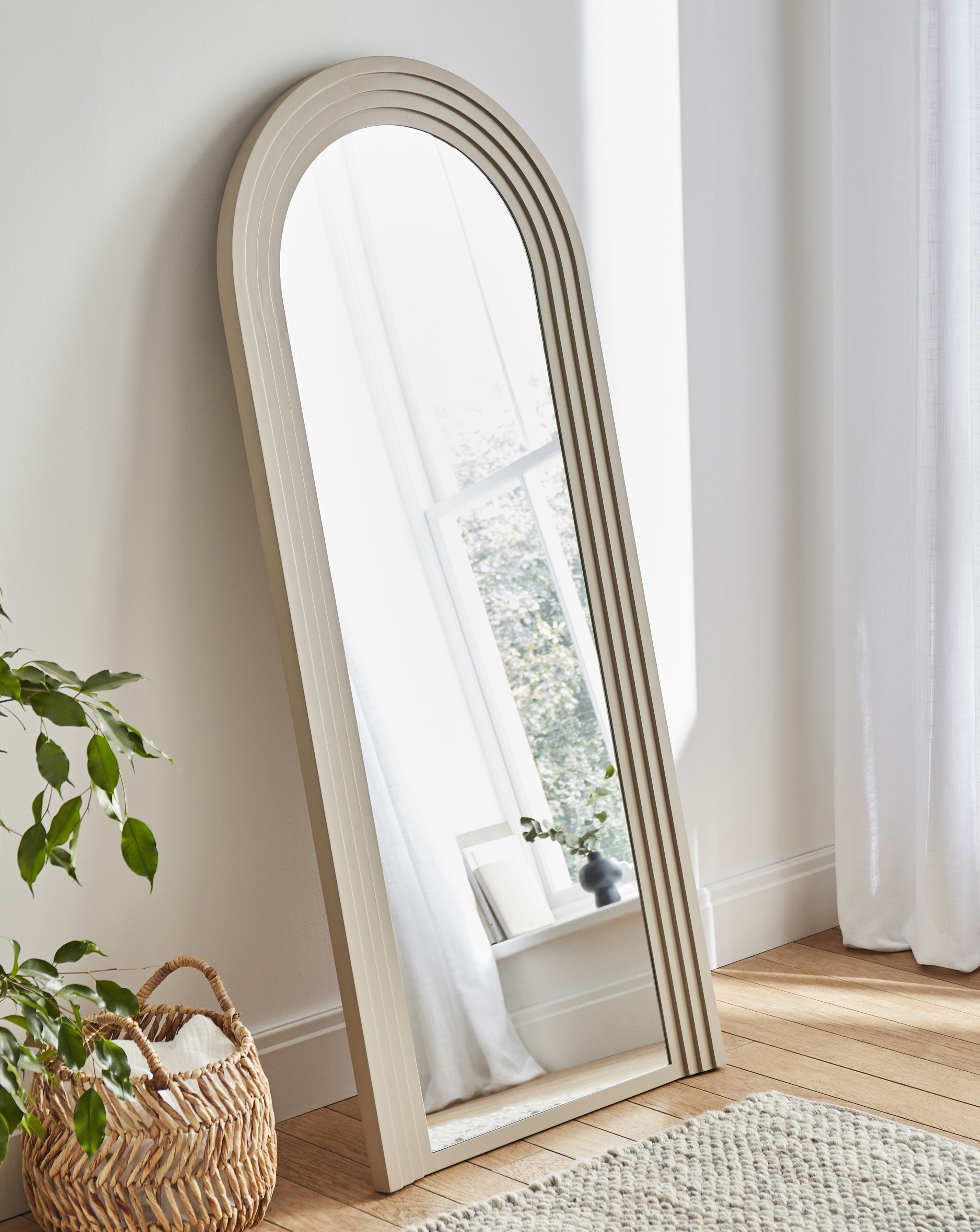 Ribbed Arch Leaner Mirror